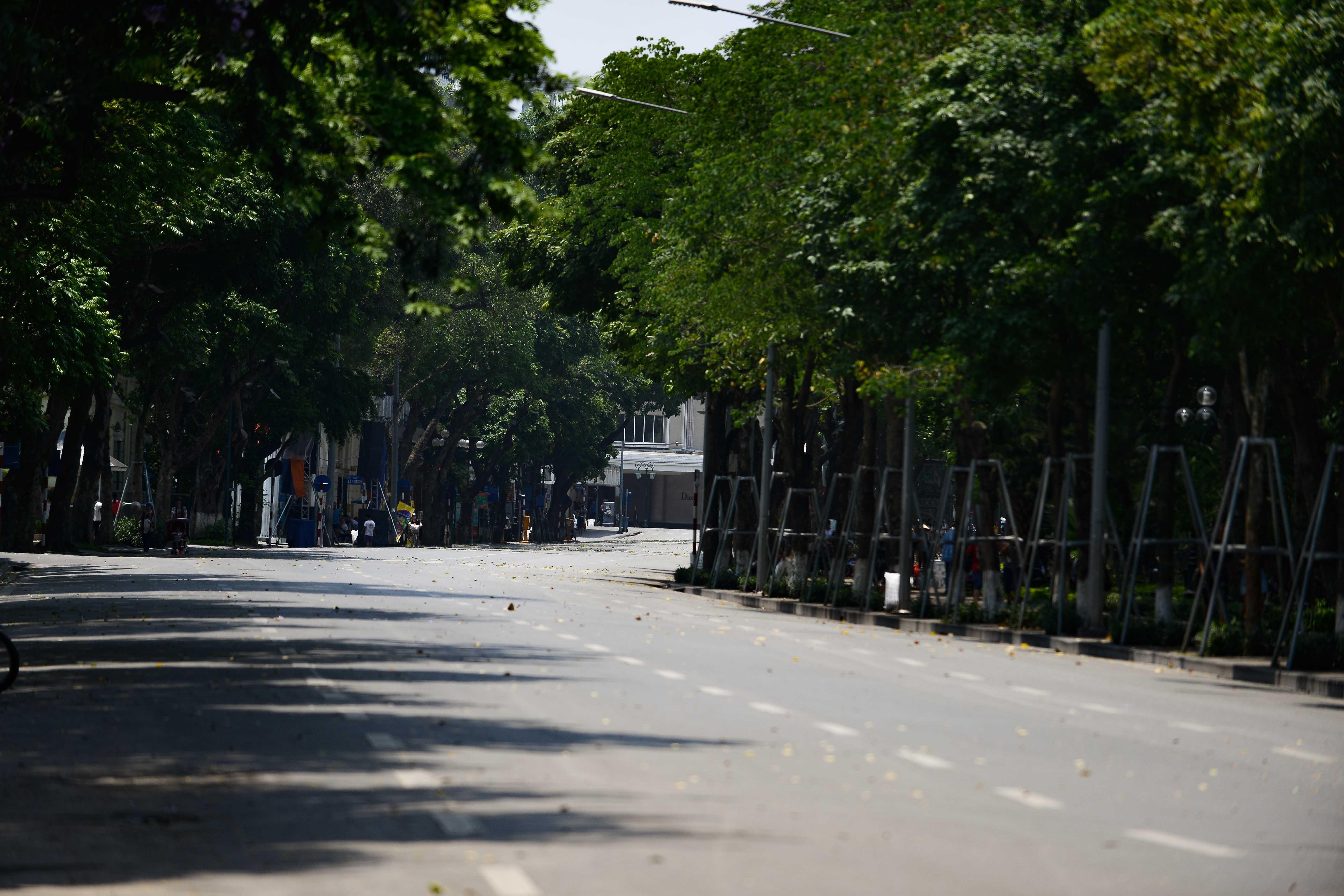 Muon kieu doi pho voi nang nong tai Ha Noi anh 1