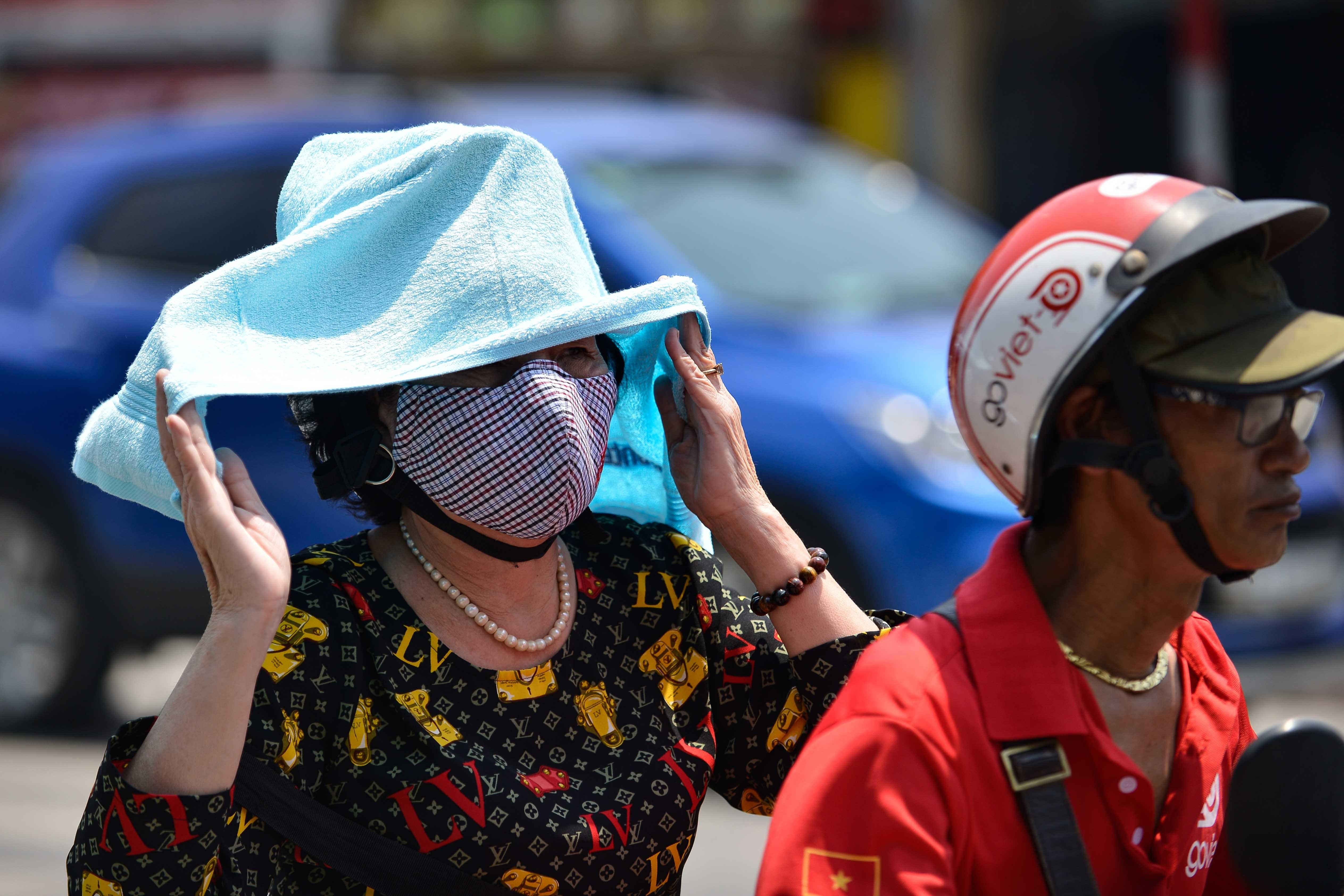 Muon kieu doi pho voi nang nong tai Ha Noi anh 10