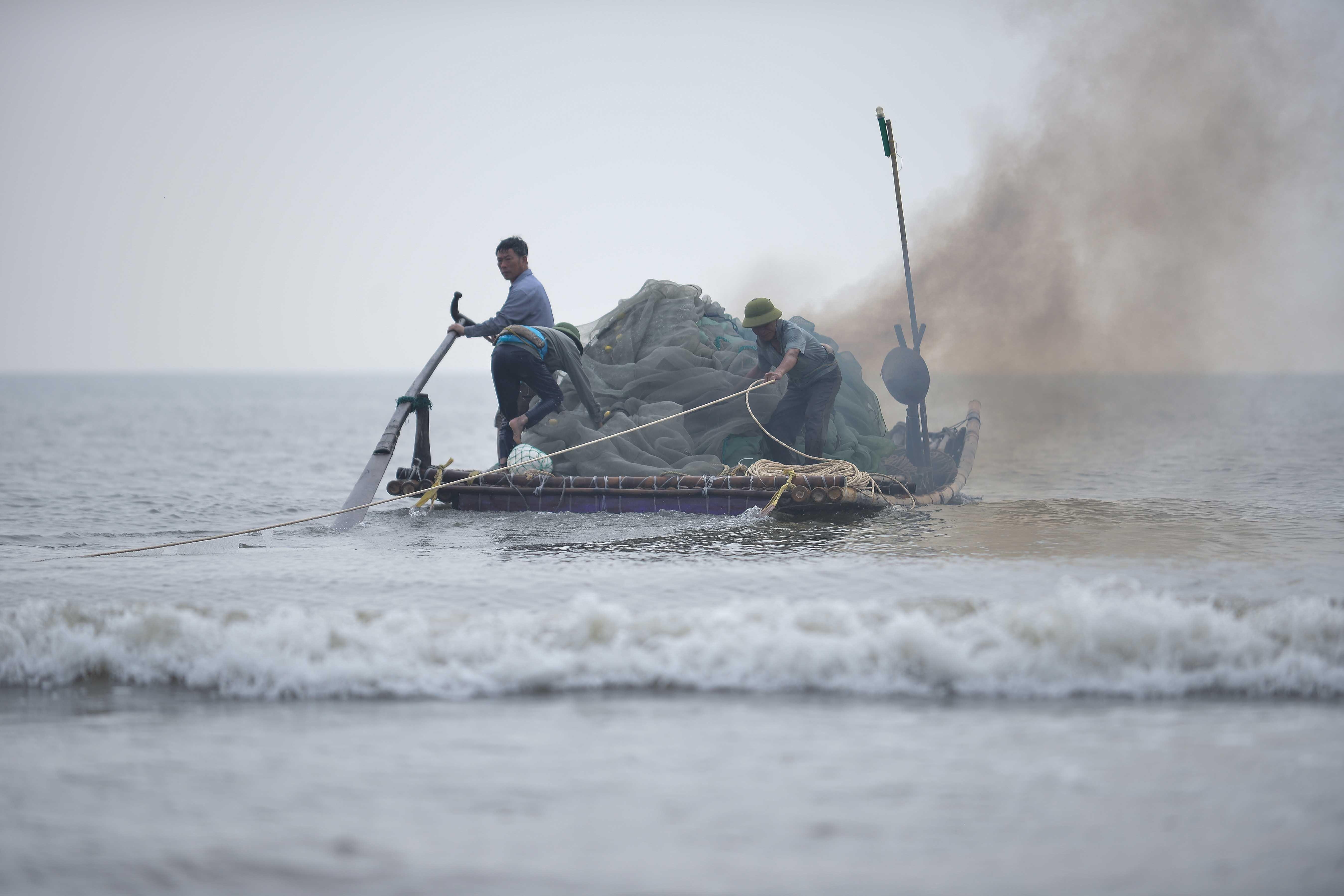 Muu sinh vat va bang nghe di giat lui anh 2