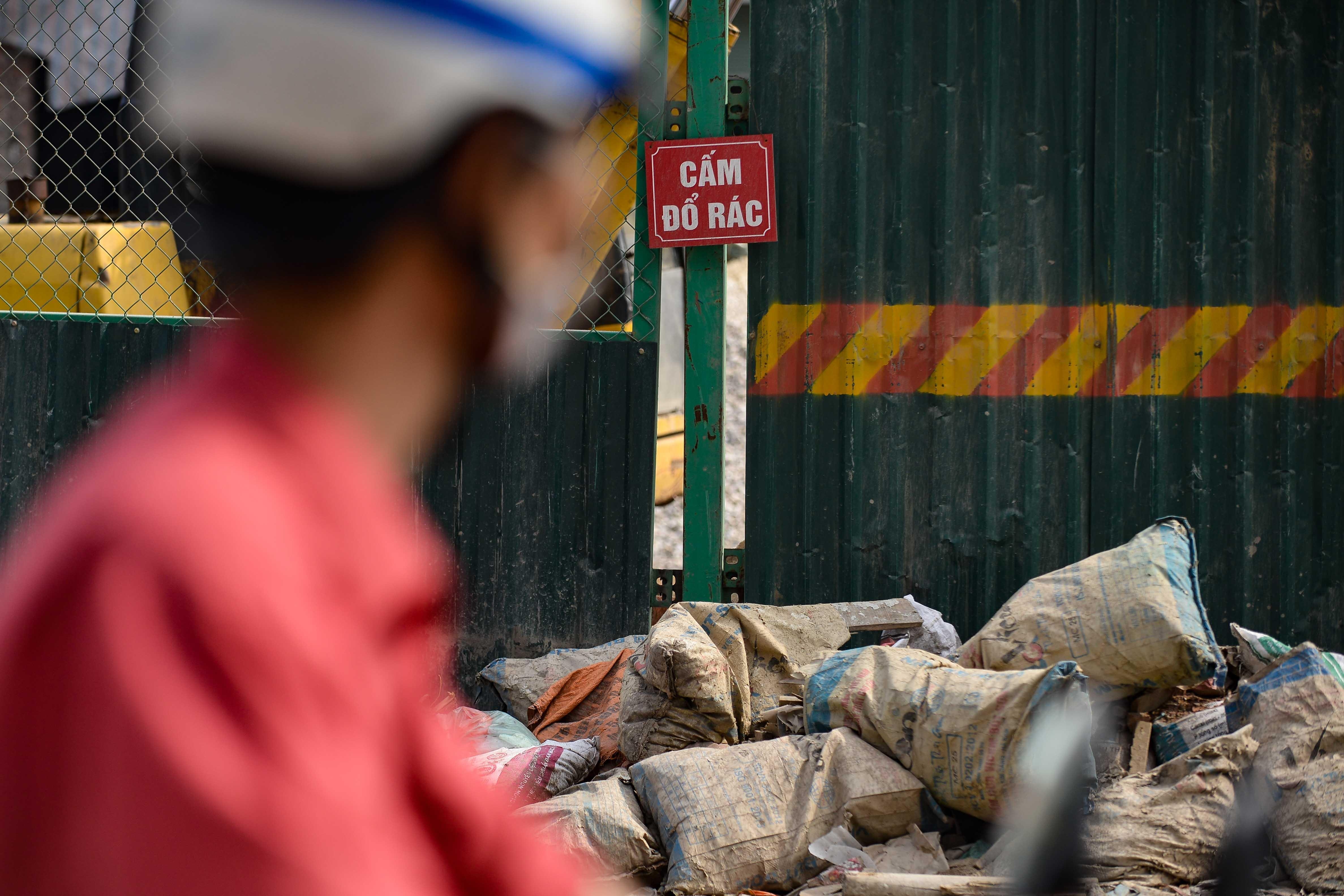 Rac thai bua vay 'duong cong mem mai' Truong Chinh hinh anh