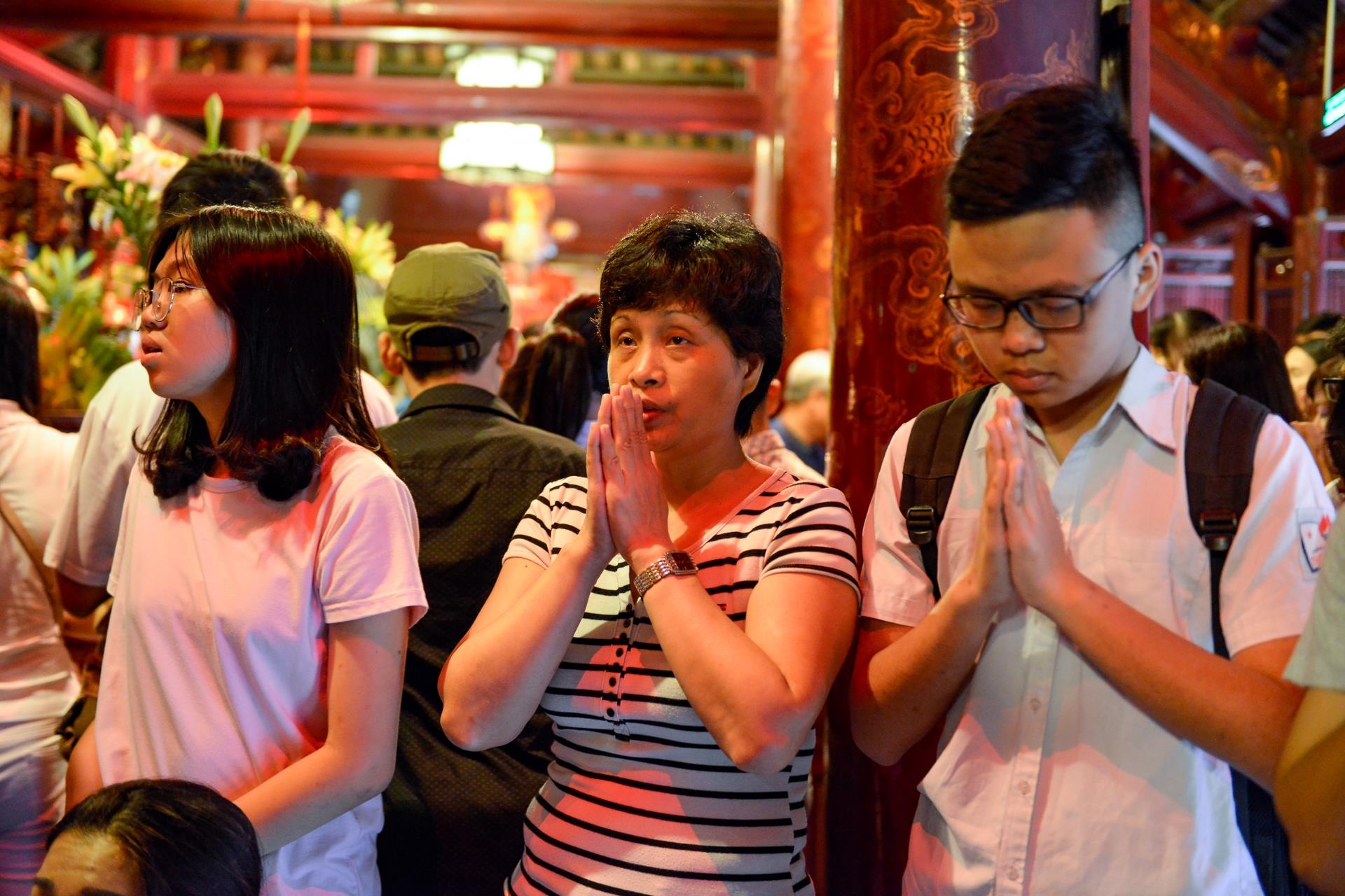 Hang tram si tu den van mieu cau may truoc ngay thi vao lop 10 anh 5
