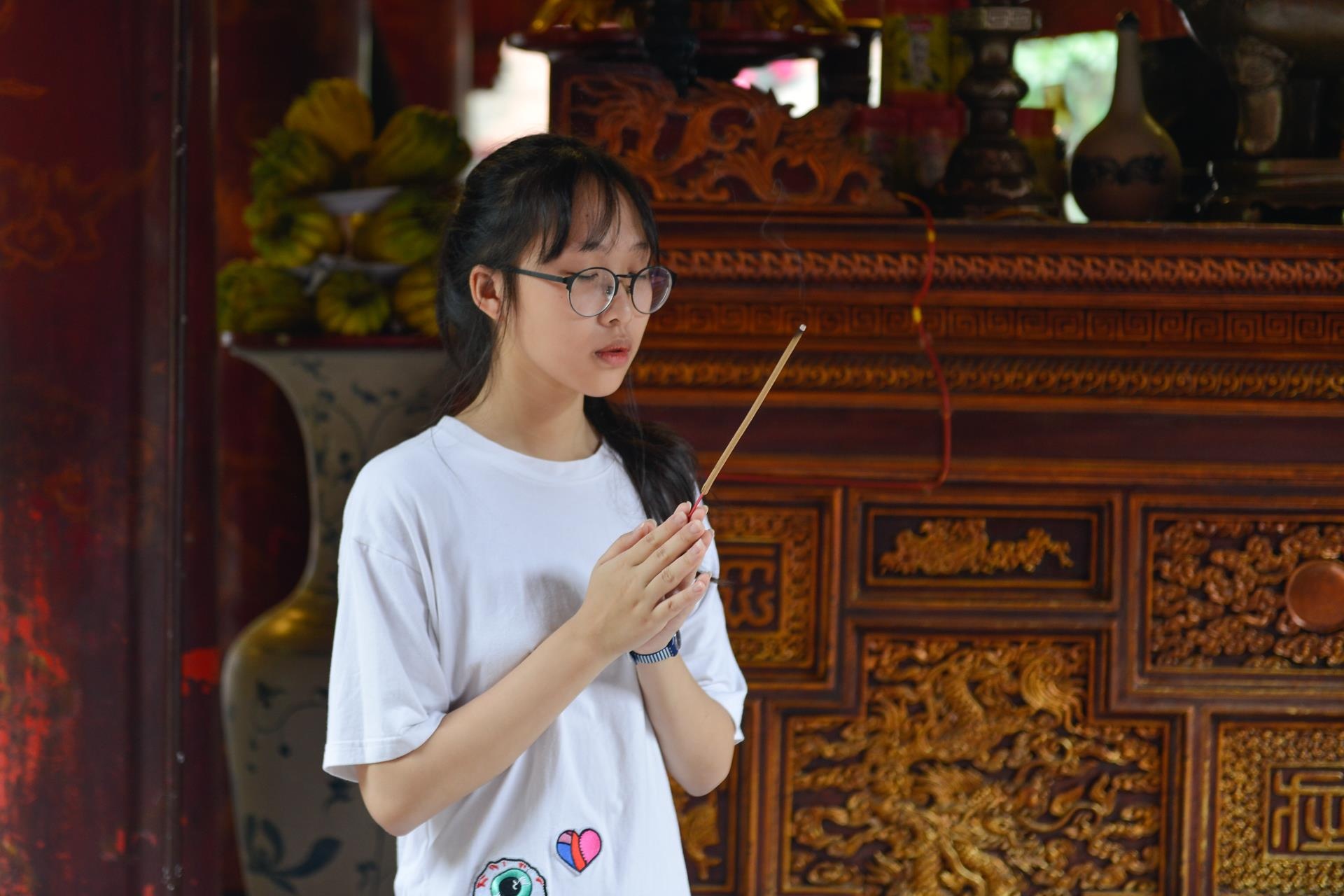 Hang tram si tu den van mieu cau may truoc ngay thi vao lop 10 anh 7