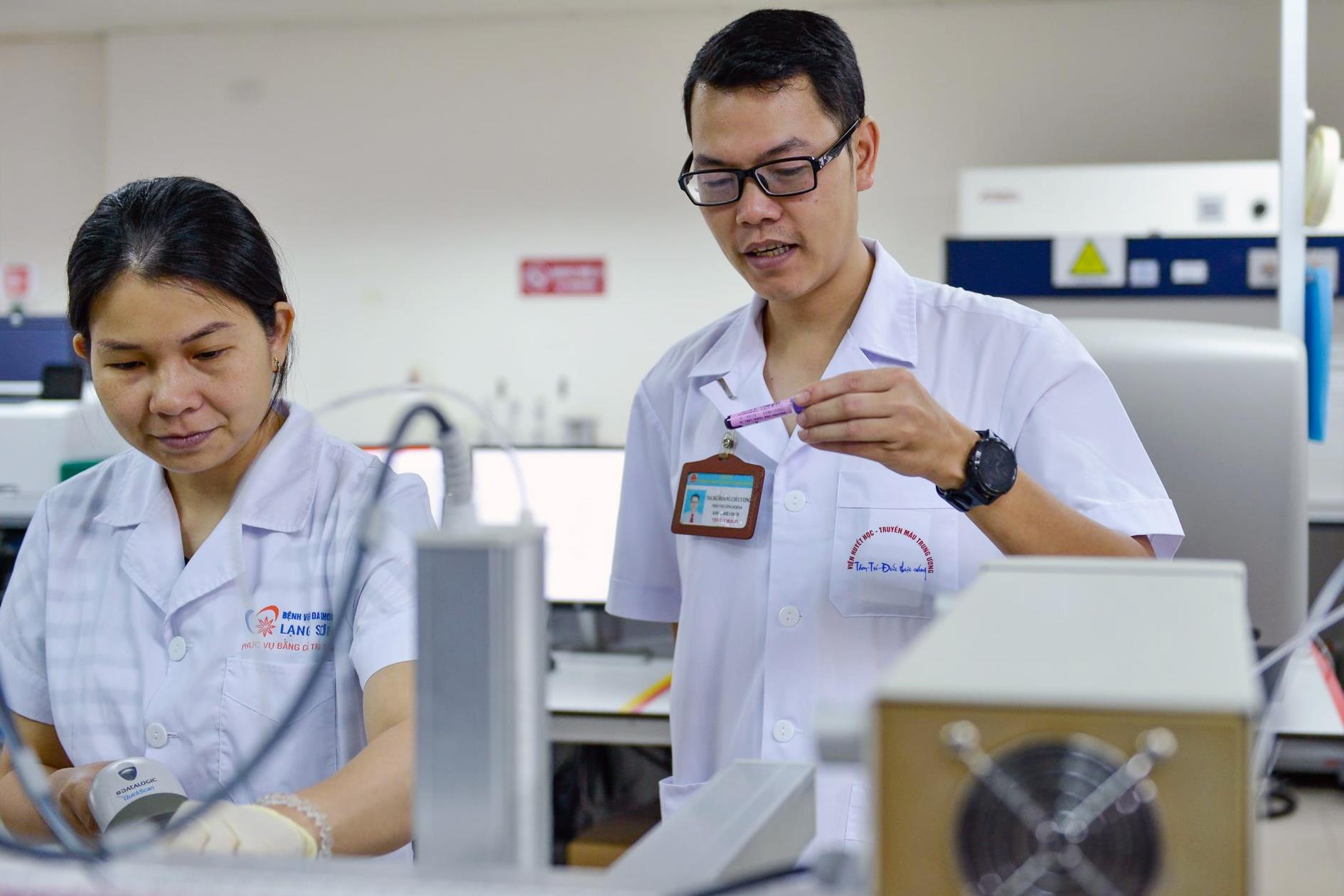 bác sĩ hiến máu 99 lần ảnh 12 bac si hien mau 99 lan anh 12