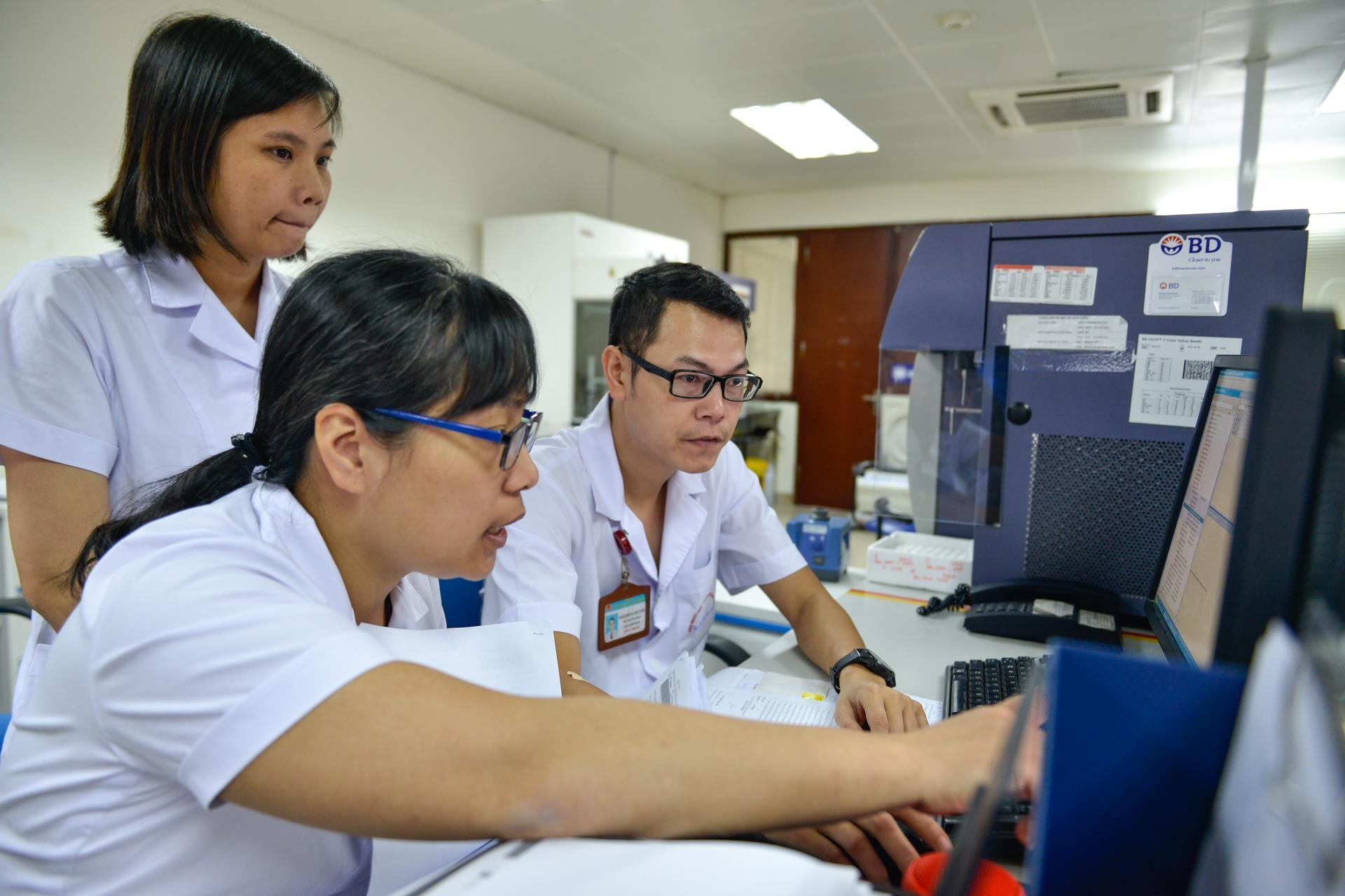 bác sĩ hiến máu 99 lần ảnh 17 bac si hien mau 99 lan anh 17