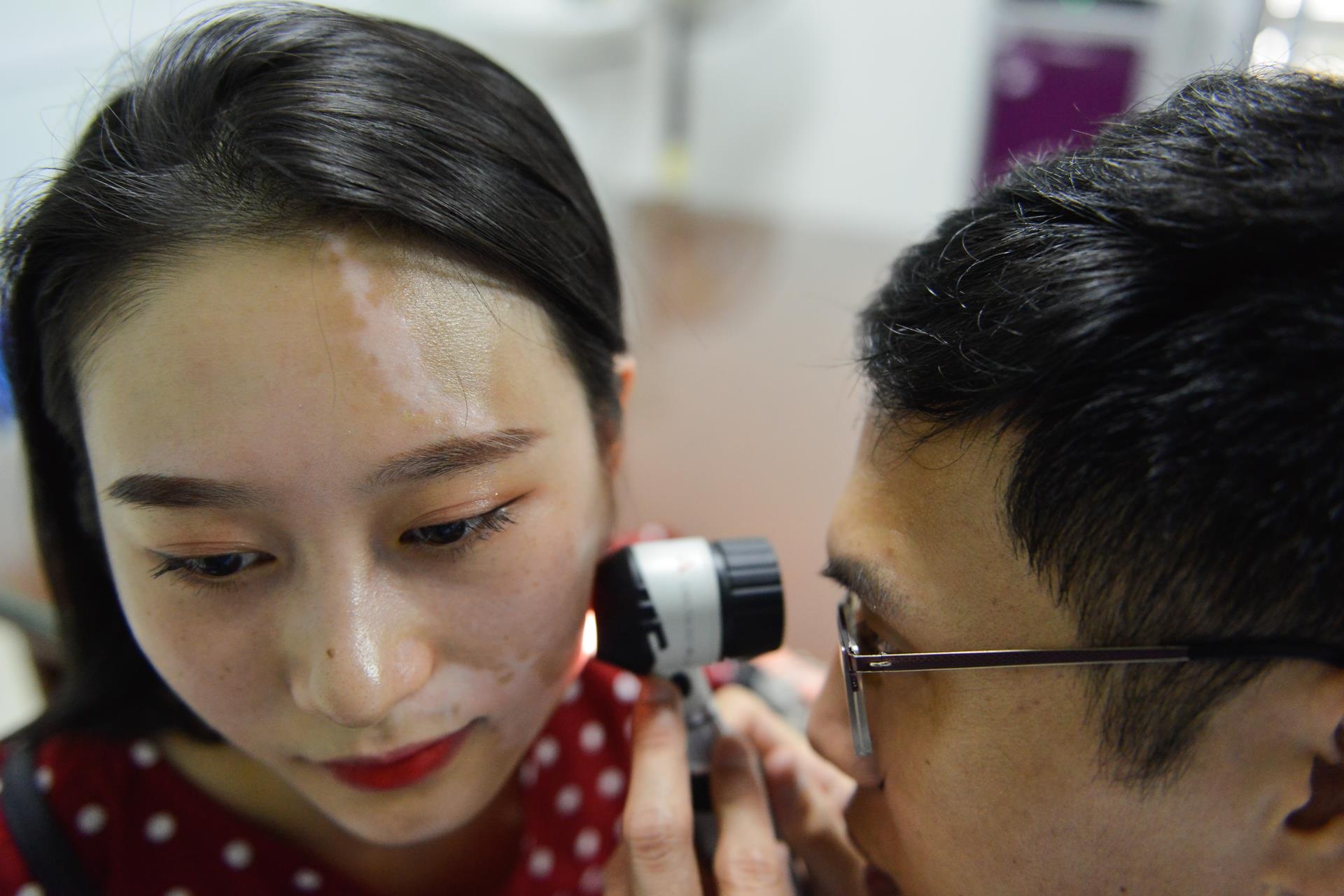 Vuot qua can benh bach bien anh 6