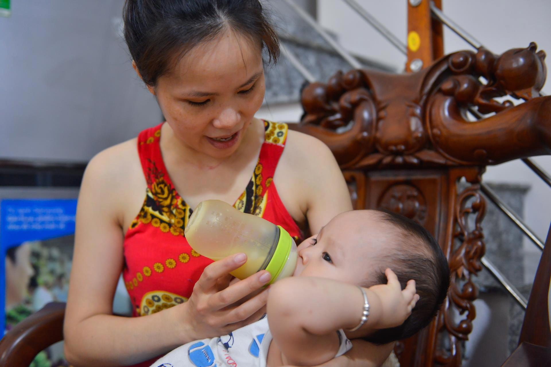 Nữ nhà báo mắc ung thư và 180 ngày xin sữa cho con ảnh 1 Nu nha bao mac ung thu va 180 ngay xin sua cho con anh 1
