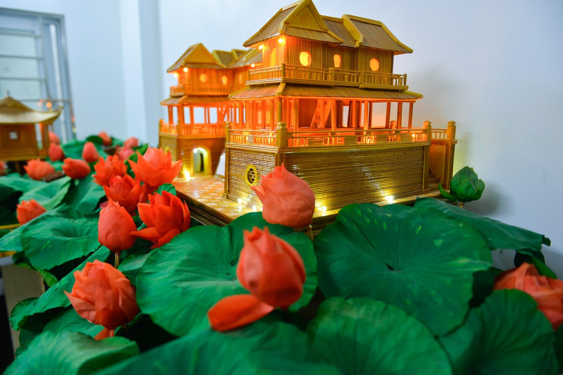 khoi ngiep,  cong viec nghin do,  hoa sen bat tu anh 15