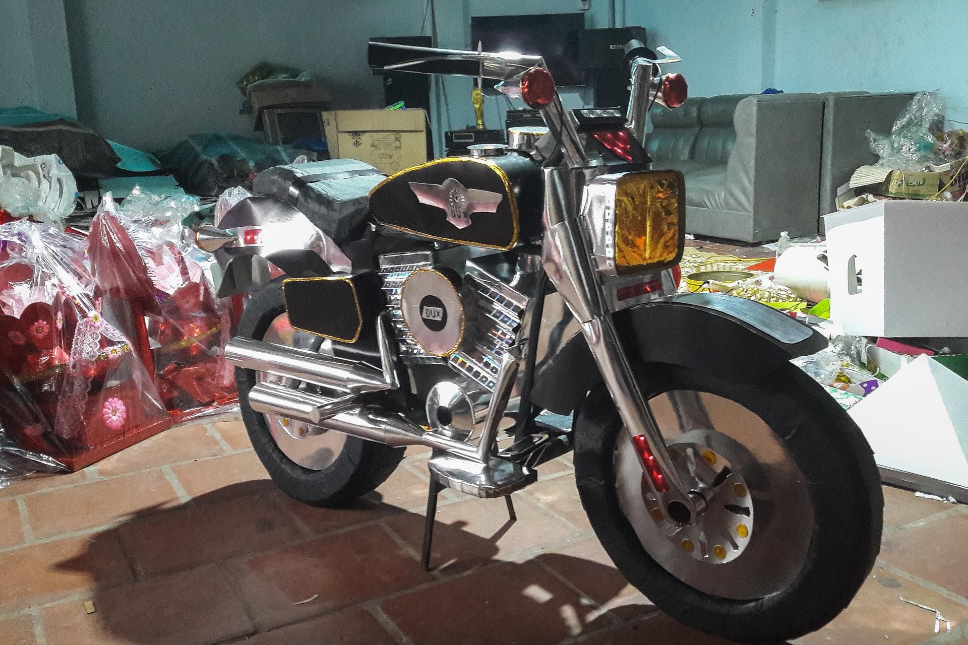 Nha khong lo,  truc thang xe phan khoi vang ma cung ram thang bay anh 9