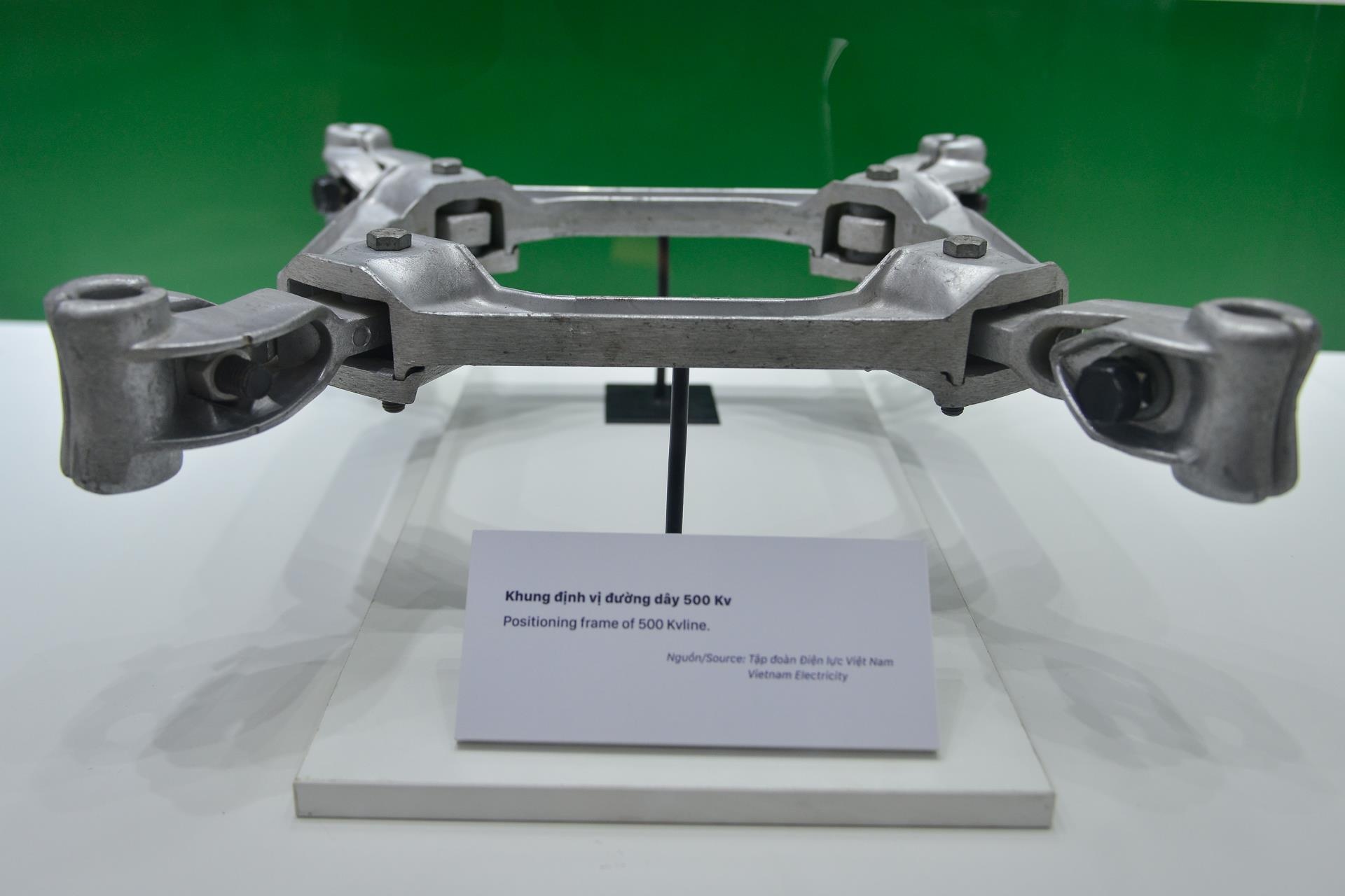 Hang tram buc anh,  hien vat ke ve chang duong 50 nam lam theo di chuc Ho Chi Minh anh 18