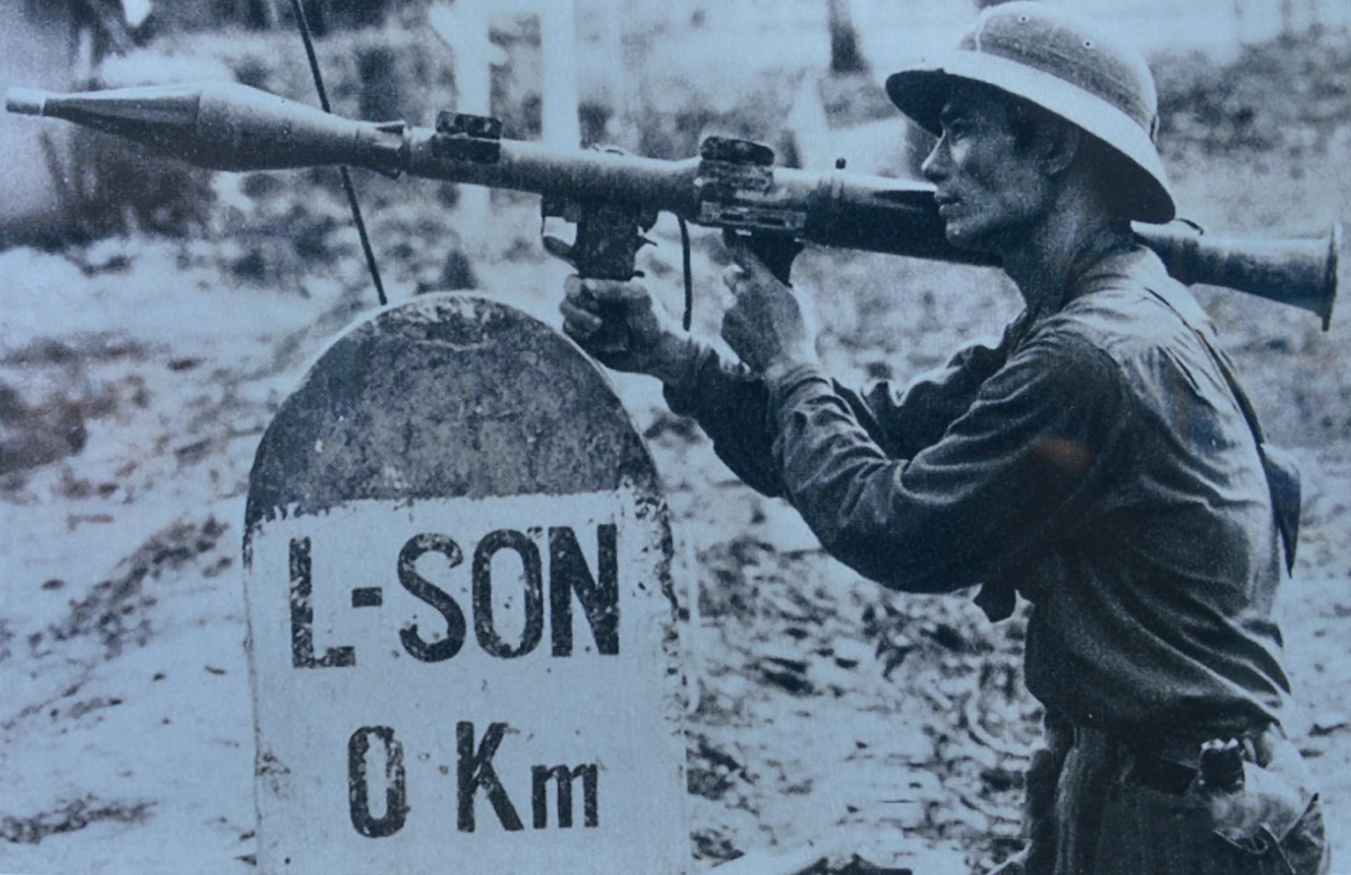 Hang tram buc anh,  hien vat ke ve chang duong 50 nam lam theo di chuc Ho Chi Minh anh 14