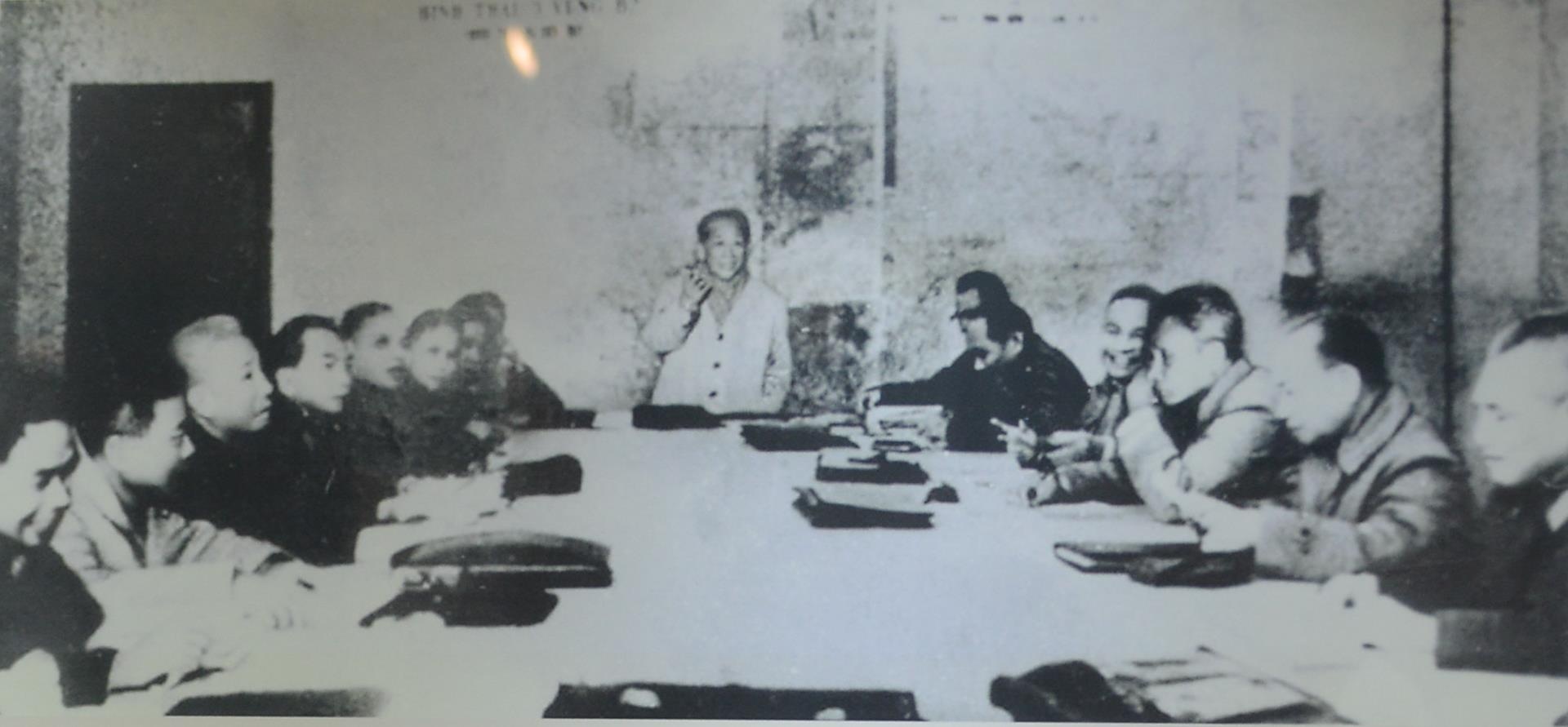 Hang tram buc anh,  hien vat ke ve chang duong 50 nam lam theo di chuc Ho Chi Minh anh 8