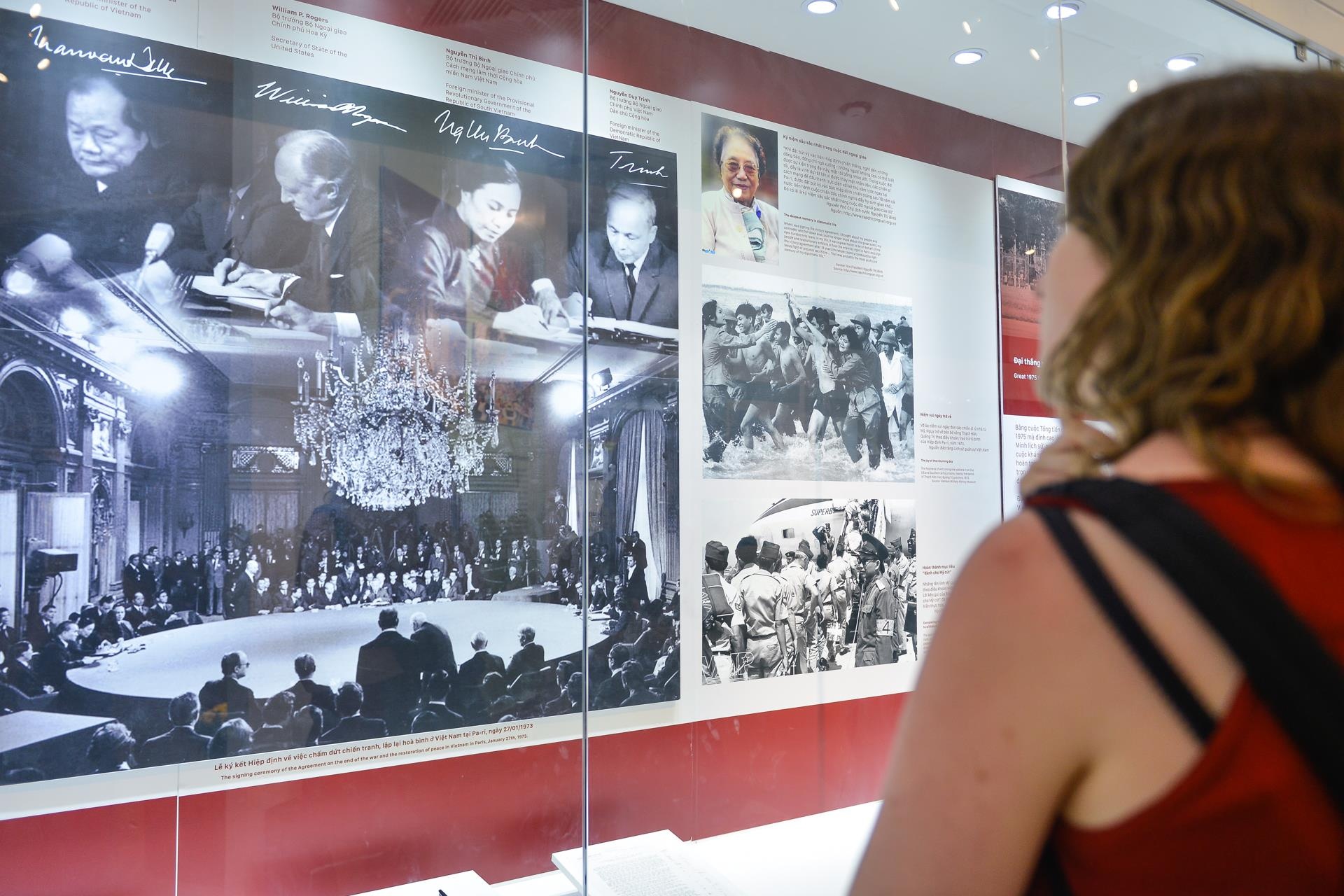 Hang tram buc anh,  hien vat ke ve chang duong 50 nam lam theo di chuc Ho Chi Minh anh 6