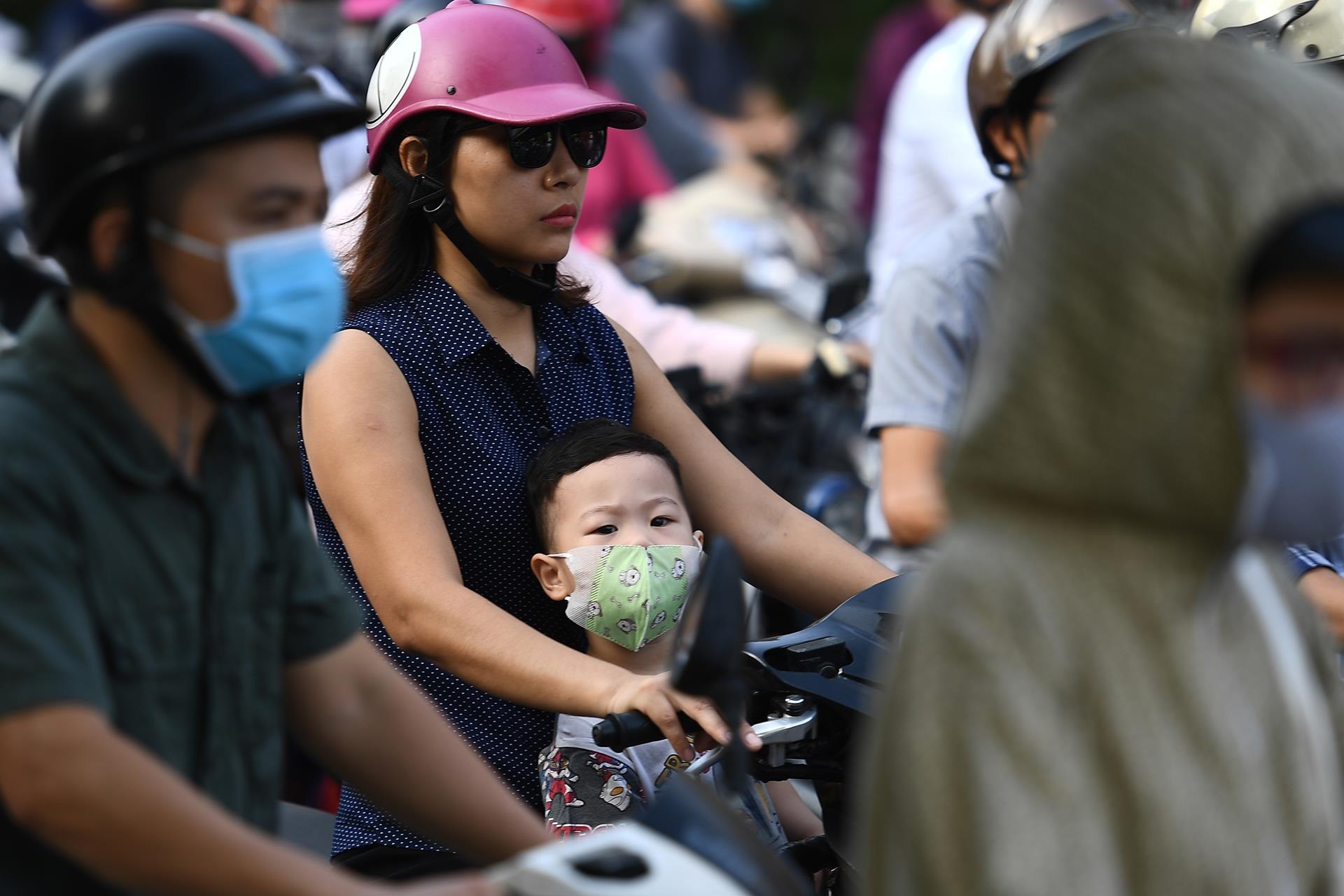 Di lai kho so o nut giao co ba truong dai hoc hinh anh