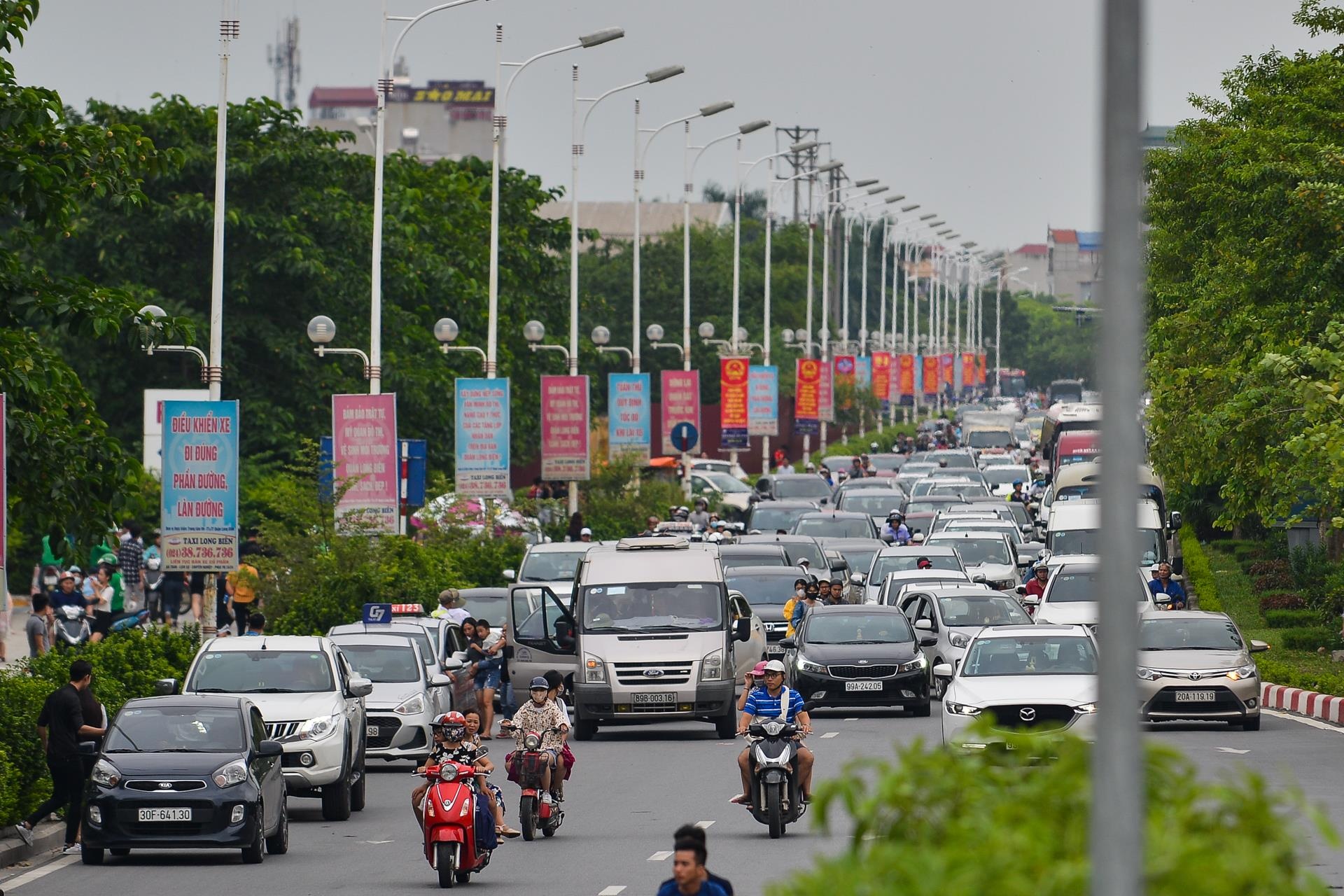 Trung tam thuong mai dong nguoi anh 7