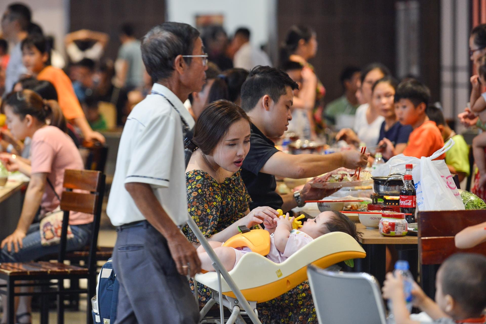 Trung tam thuong mai dong nguoi anh 11