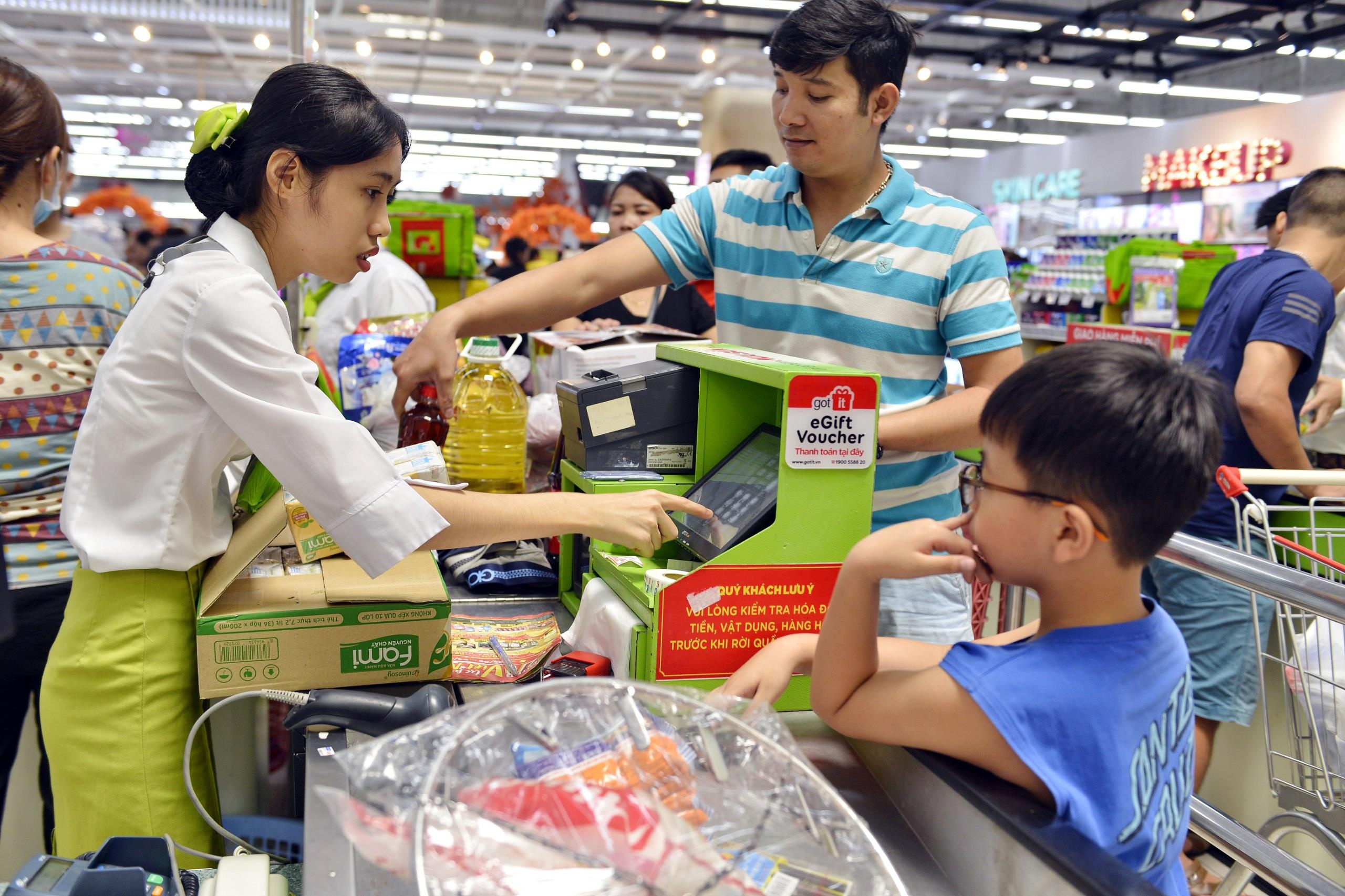 Chen chuc khong cho ho trong sieu thi ngay Quoc khanh hinh anh