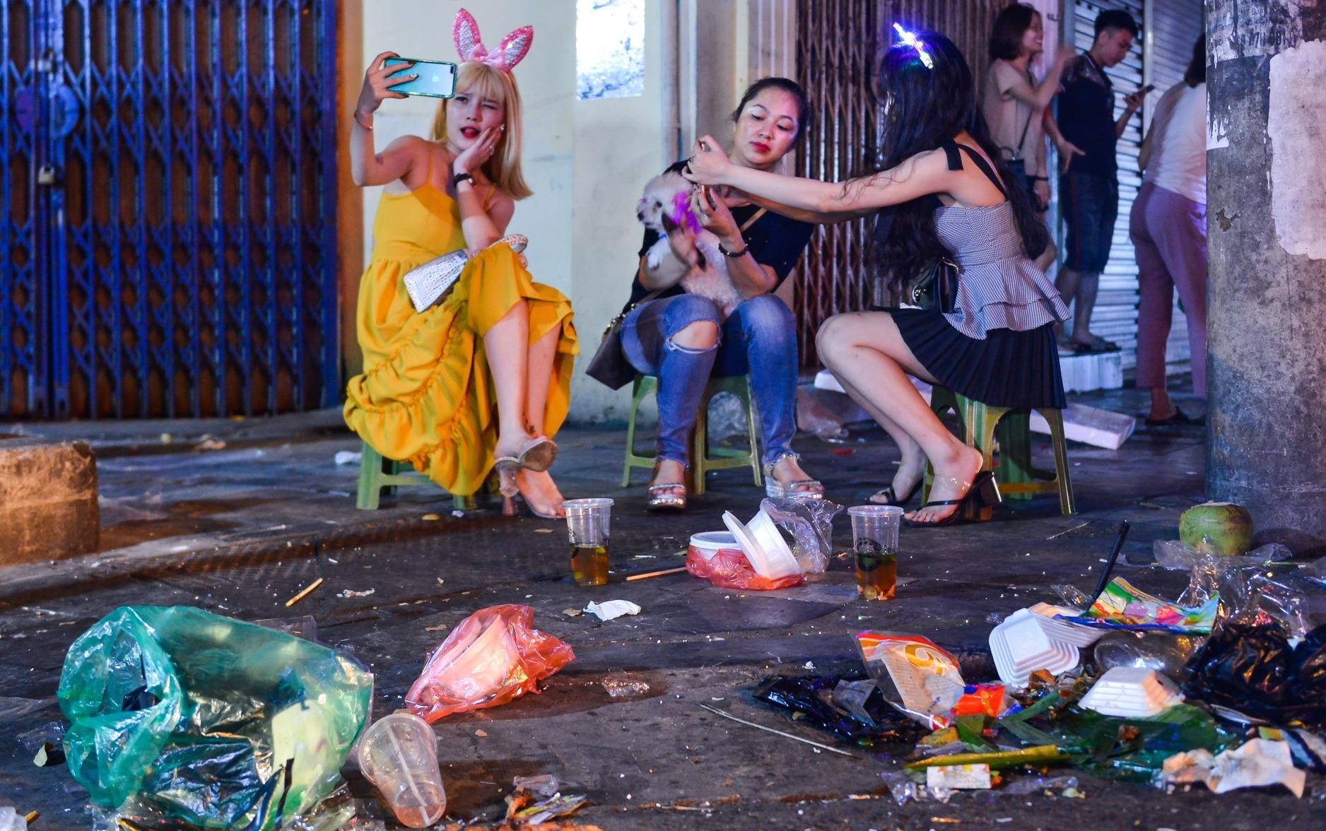 Pho co ngap rac dip ram Trung thu hinh anh