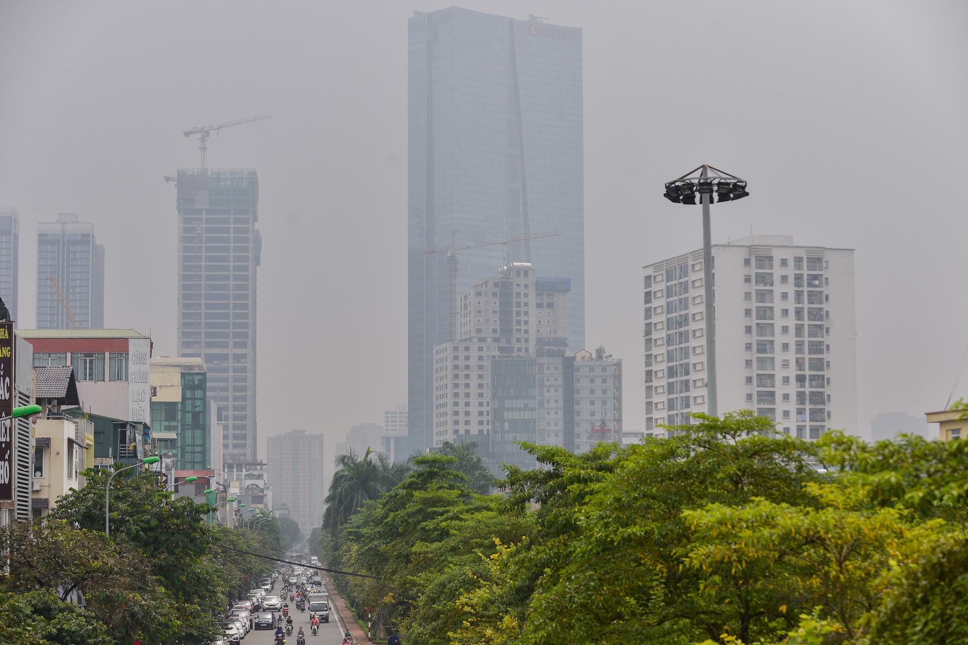 Hà Nội chìm trong sương mù lúc giữa trưa ảnh 10 Ha Noi chim trong suong mu luc giua trua anh 10