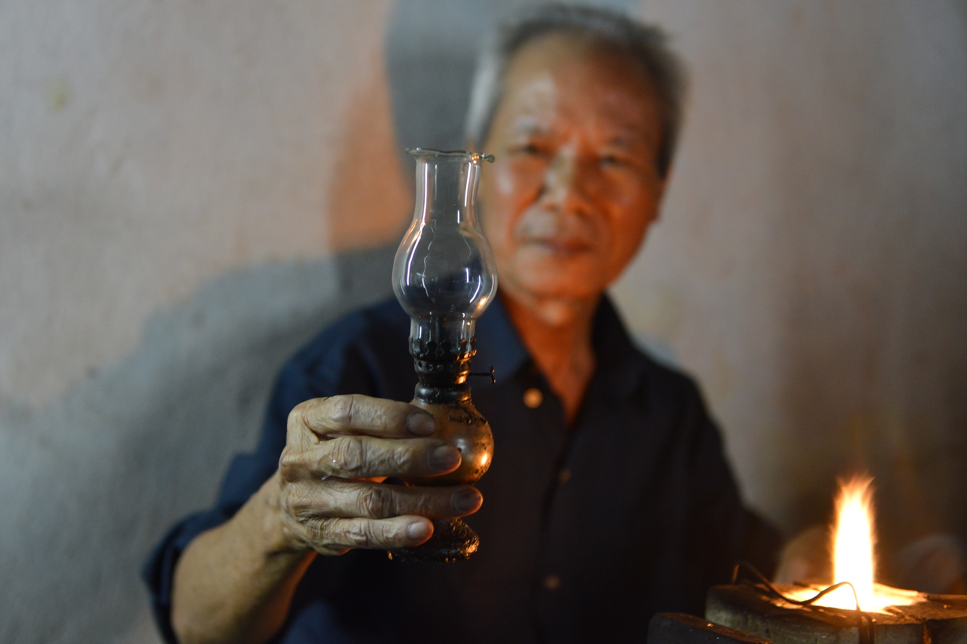 Vất vả nghề thuỷ tinh tái chế ảnh 8 Vat va nghe thuy tinh tai che anh 8