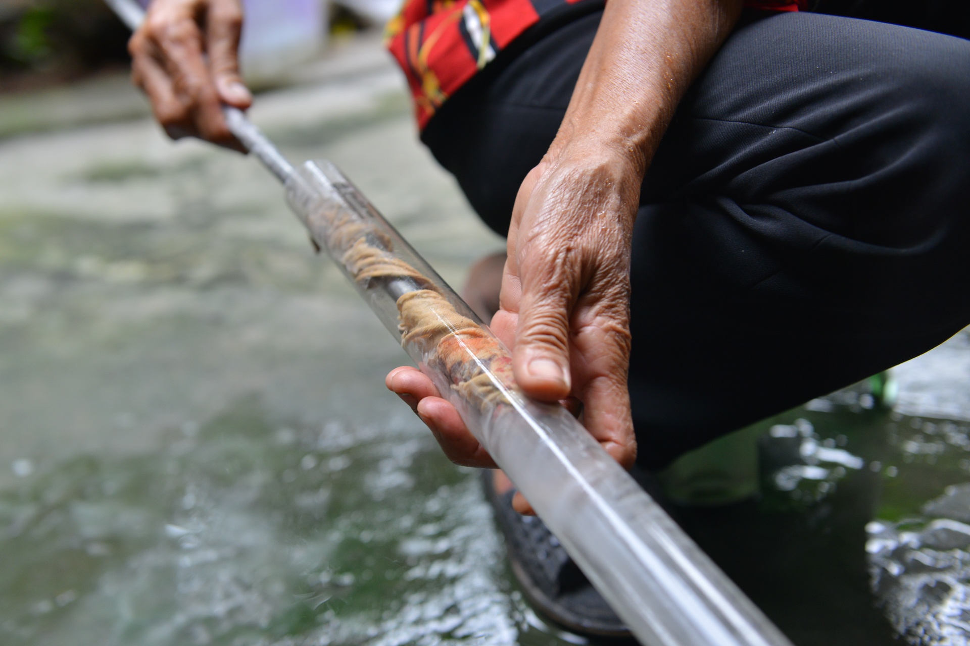 Vất vả nghề thuỷ tinh tái chế ảnh 3 Vat va nghe thuy tinh tai che anh 3