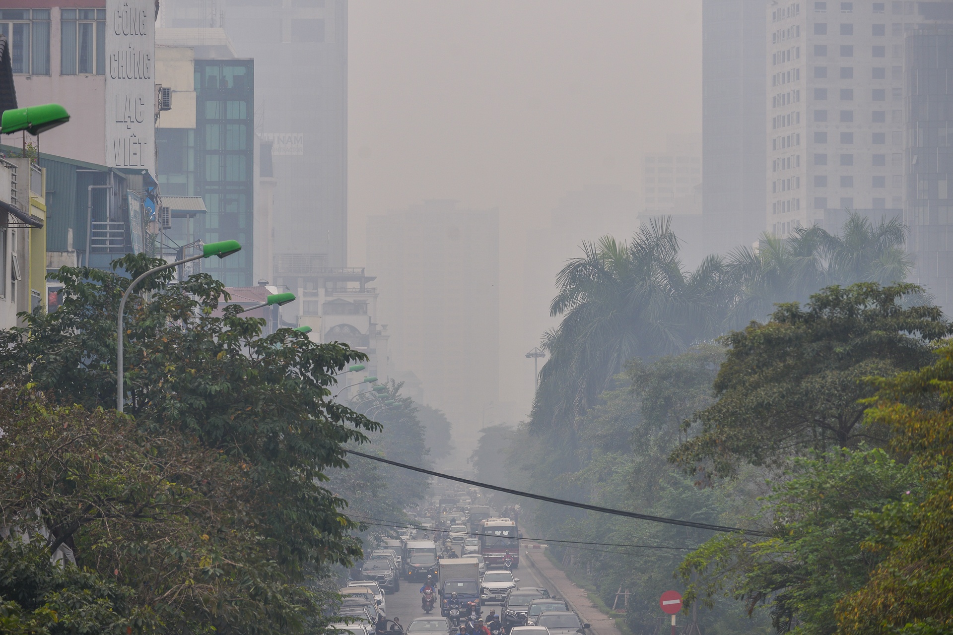 Troi Ha Noi mu mit,  o nhiem 'chua tung thay',  moi nguoi han che ra duong anh 8