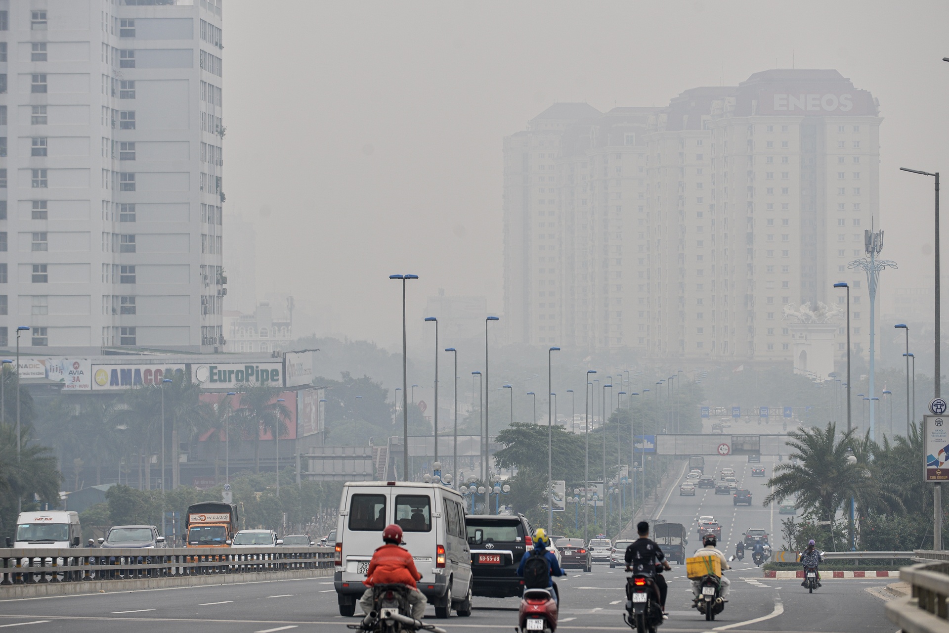 Troi Ha Noi mu mit,  o nhiem 'chua tung thay',  moi nguoi han che ra duong anh 5