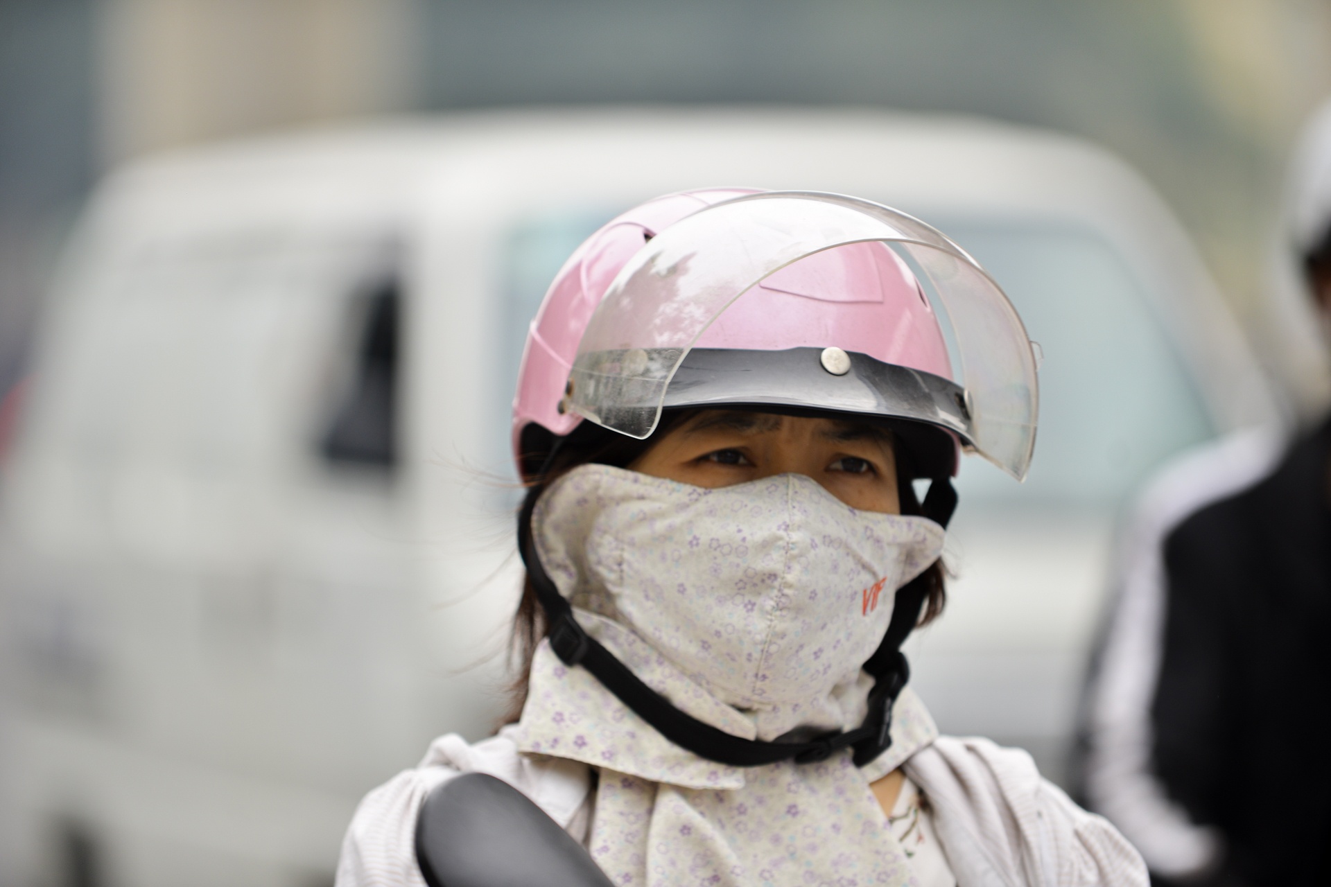 Troi Ha Noi mu mit,  o nhiem 'chua tung thay',  moi nguoi han che ra duong anh 9