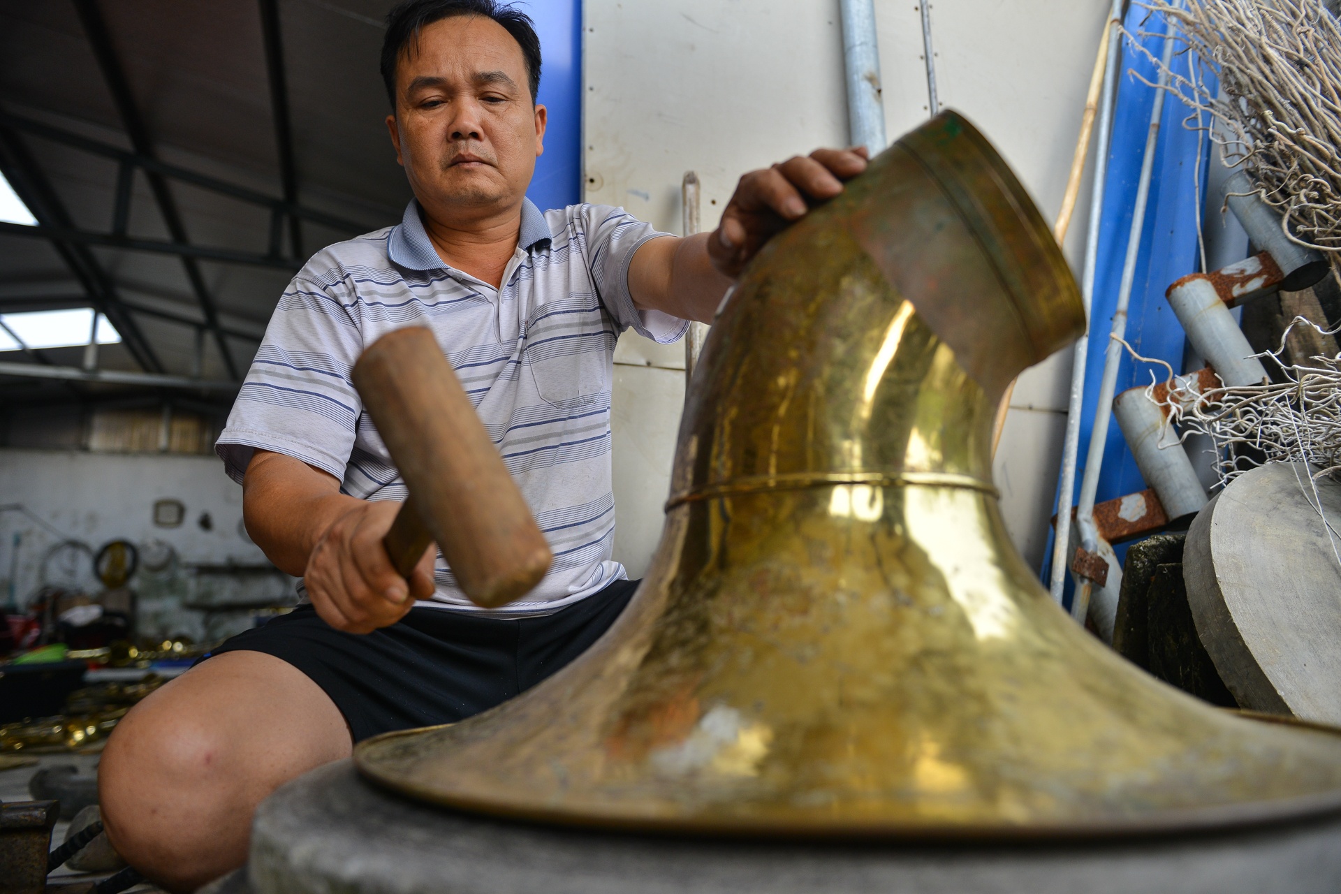 Lang lam ken dong thu cong Pham Phao hinh anh