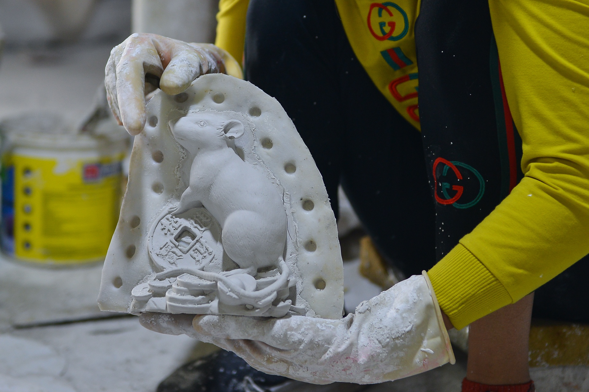 Chuot om dong tien vang chao xuan Canh Ty anh 5