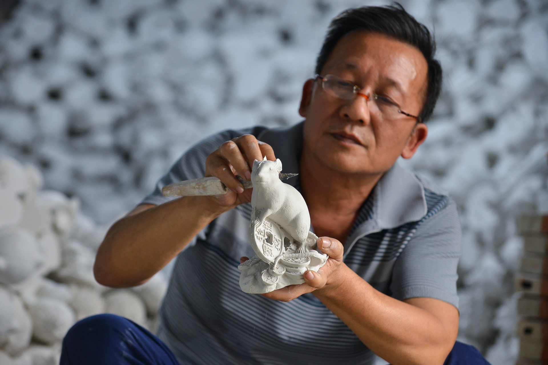 Chuot om dong tien vang chao xuan Canh Ty anh 7