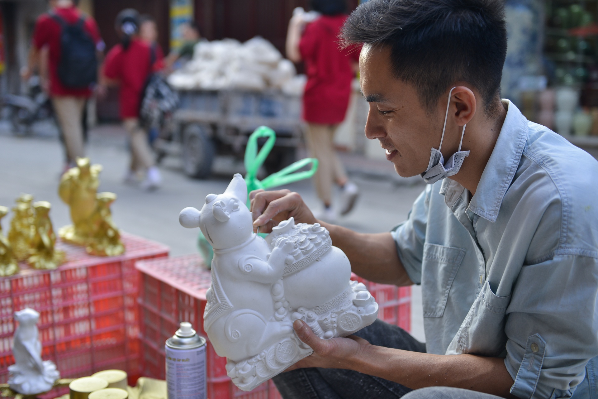 Chuot om dong tien vang chao xuan Canh Ty anh 10