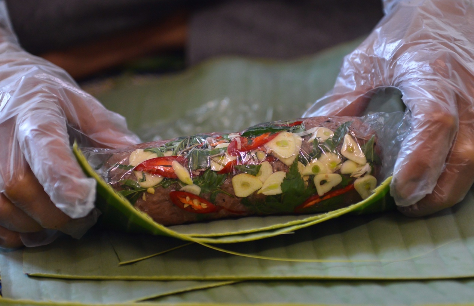 Lam 1.000 chiec nem chua moi ngay dip can Tet hinh anh