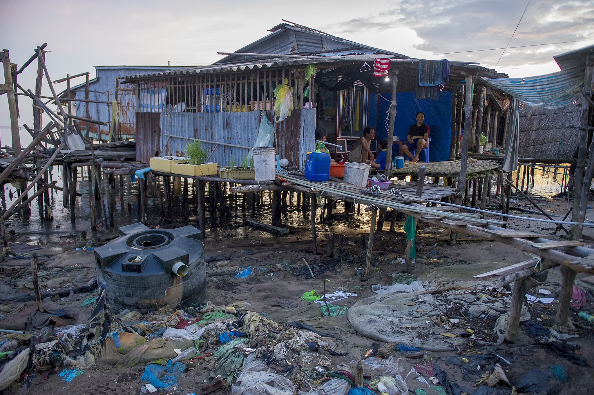 Song bien danh sat lo Dat Mui Ca Mau anh 21