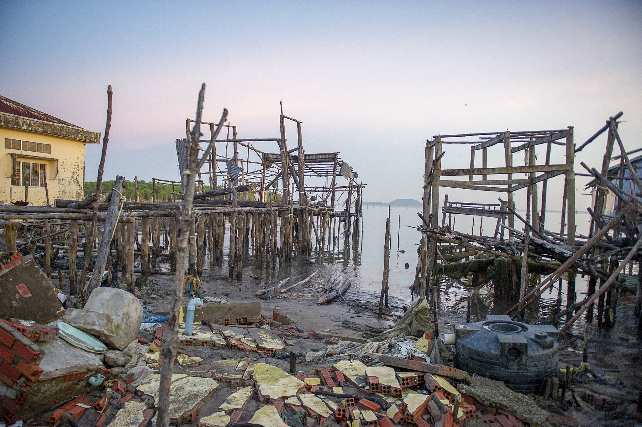 Song bien danh sat lo Dat Mui Ca Mau anh 20