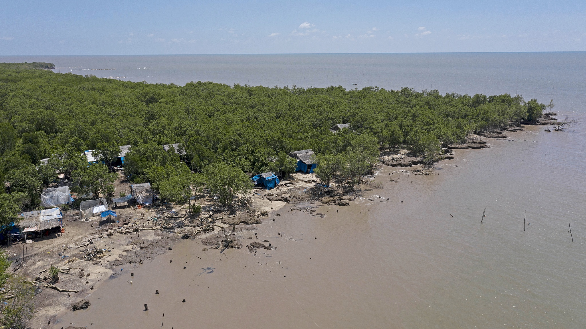 Song bien danh sat lo Dat Mui Ca Mau anh 5