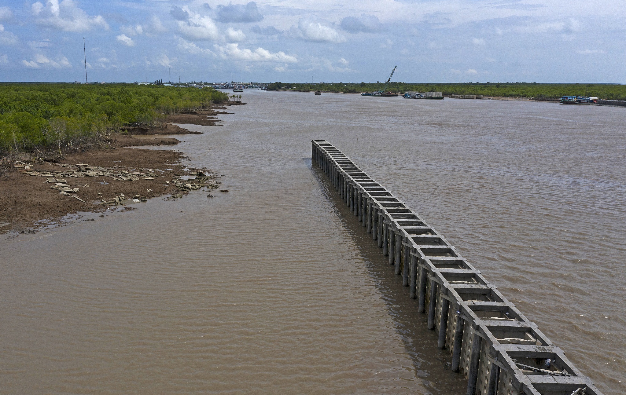 Song bien danh sat lo Dat Mui Ca Mau anh 34