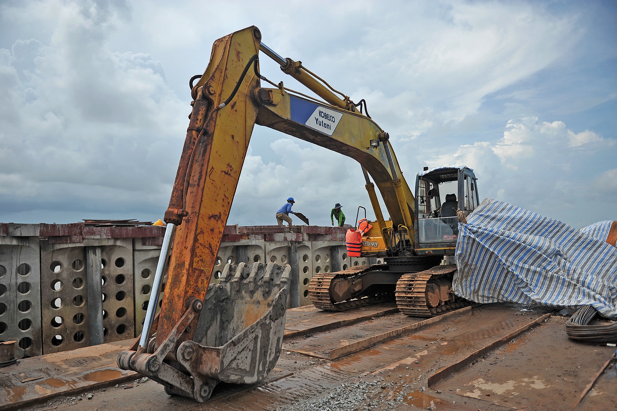 Song bien danh sat lo Dat Mui Ca Mau anh 30