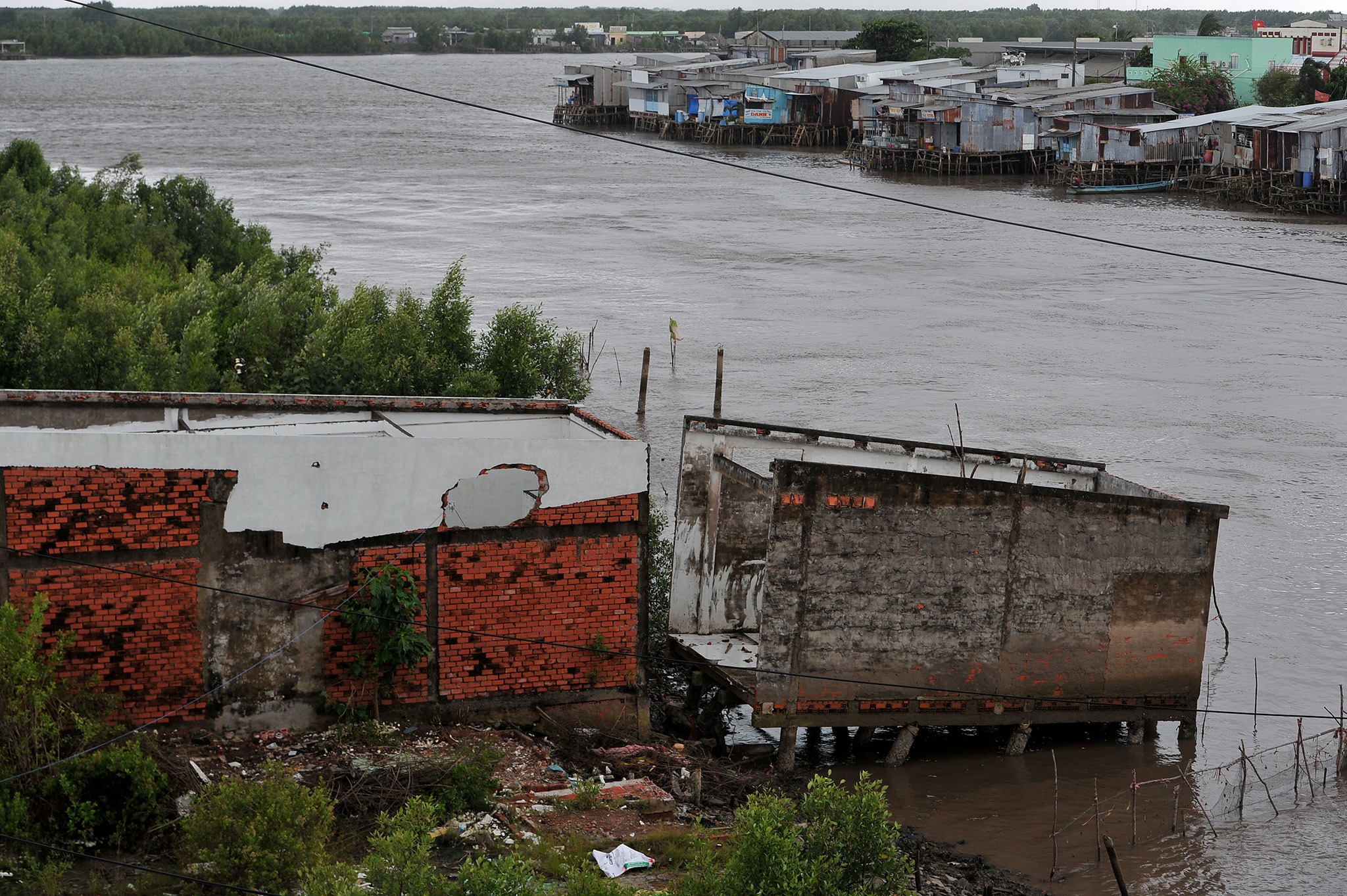 Song bien danh sat lo Dat Mui Ca Mau anh 14