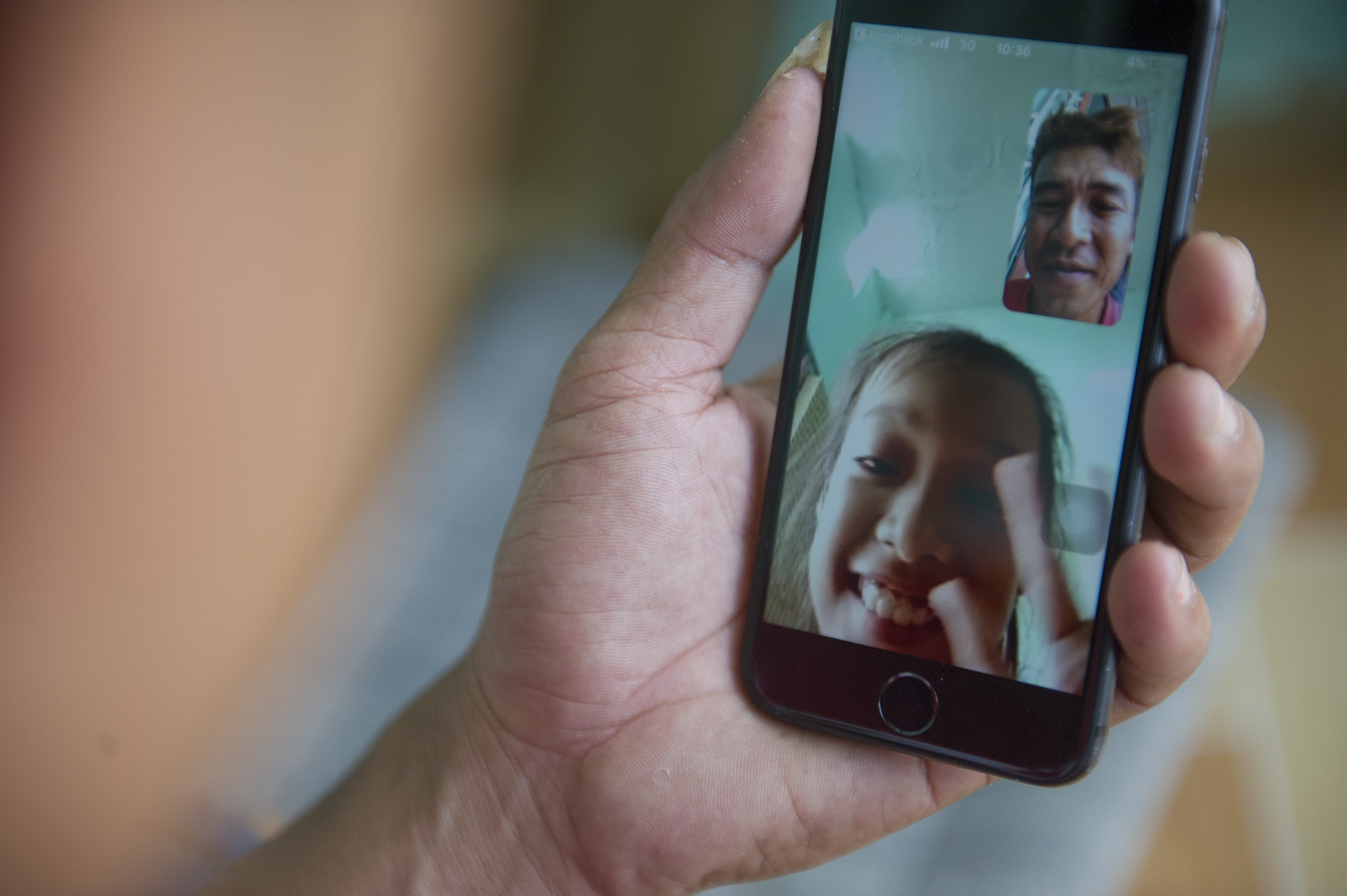 Chú hề thổi bóng bằng mũi ở miền Tây, chú hề miền Tây gà trống nuôi con ảnh 22 Chu he thoi bong bang mui o mien Tay, chu he mien Tay ga trong nuoi con anh 22