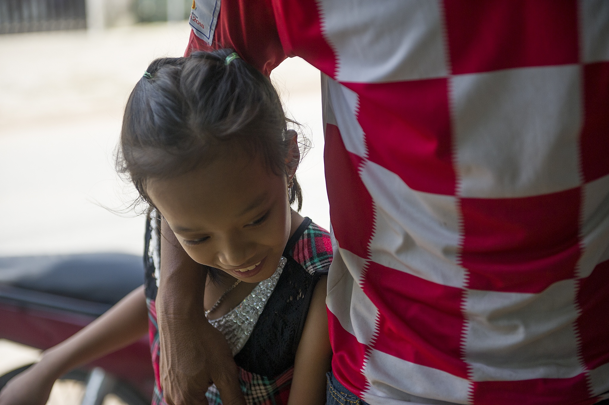 Chú hề thổi bóng bằng mũi ở miền Tây, chú hề miền Tây gà trống nuôi con ảnh 31 Chu he thoi bong bang mui o mien Tay, chu he mien Tay ga trong nuoi con anh 31