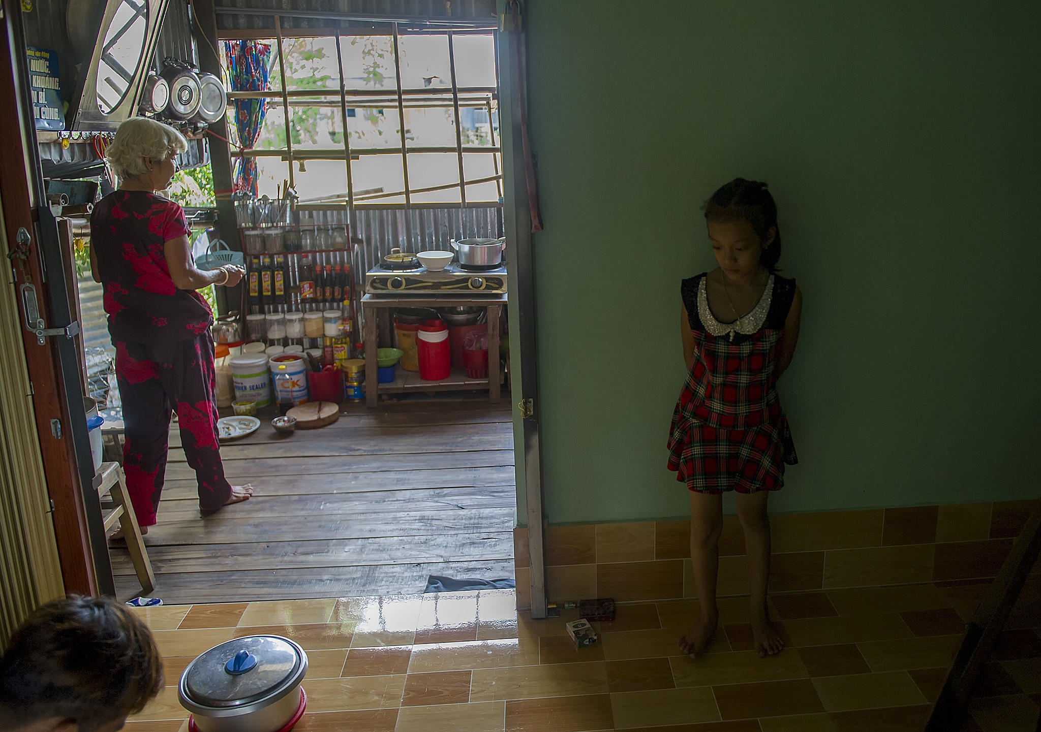 Chú hề thổi bóng bằng mũi ở miền Tây, chú hề miền Tây gà trống nuôi con ảnh 21 Chu he thoi bong bang mui o mien Tay, chu he mien Tay ga trong nuoi con anh 21