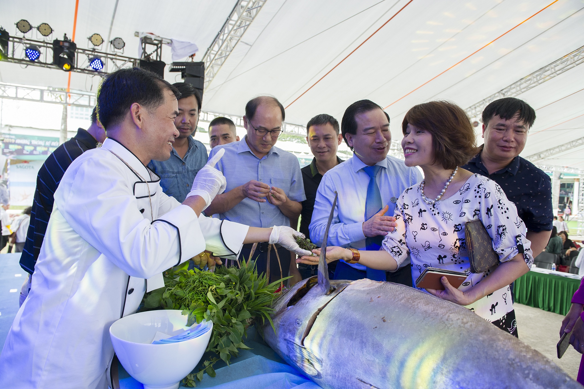 Trinh dien mo ca ngu dai duong cham mu tat an tuoi anh 13