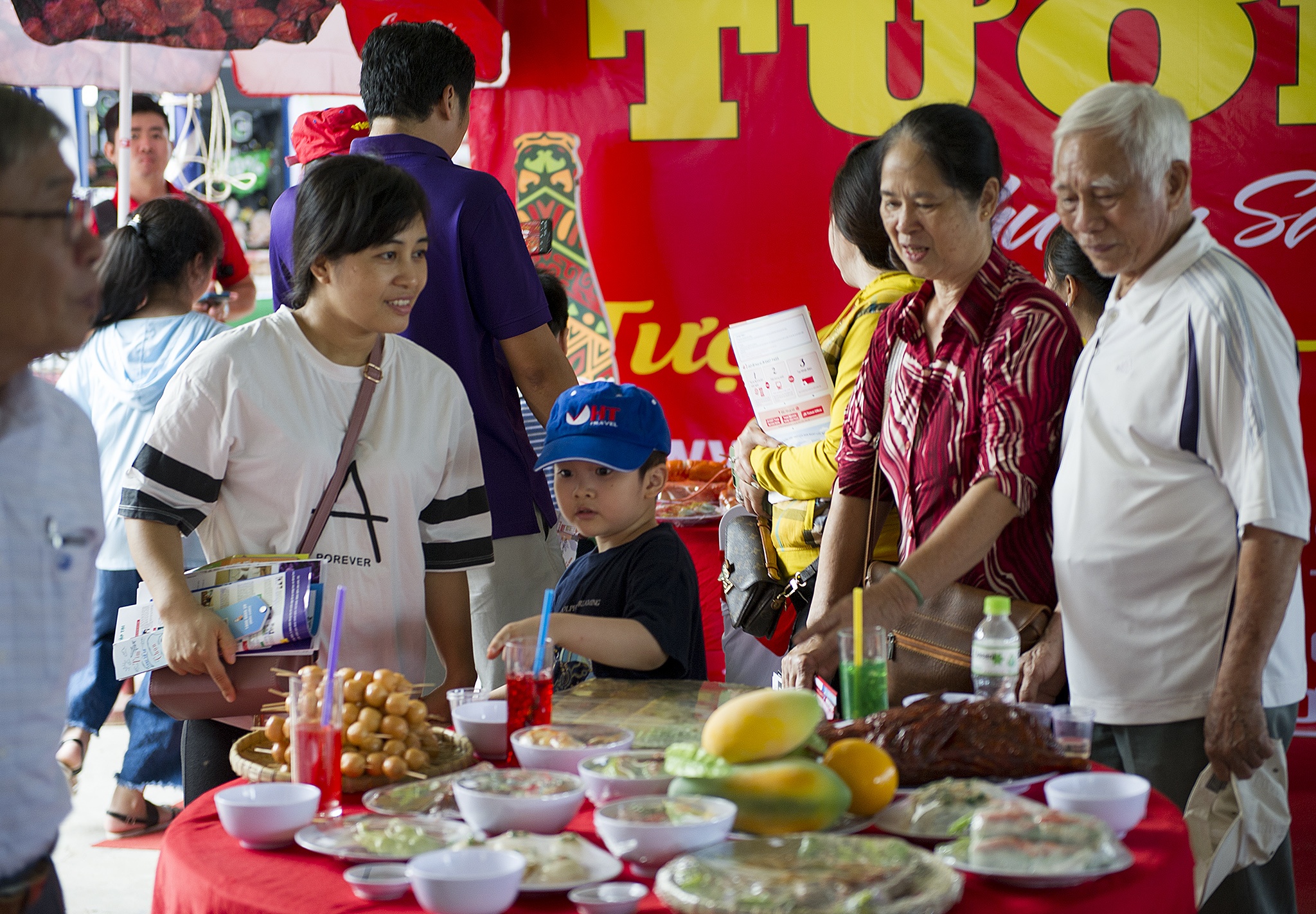 Nhieu nguoi mien Tay anh 5