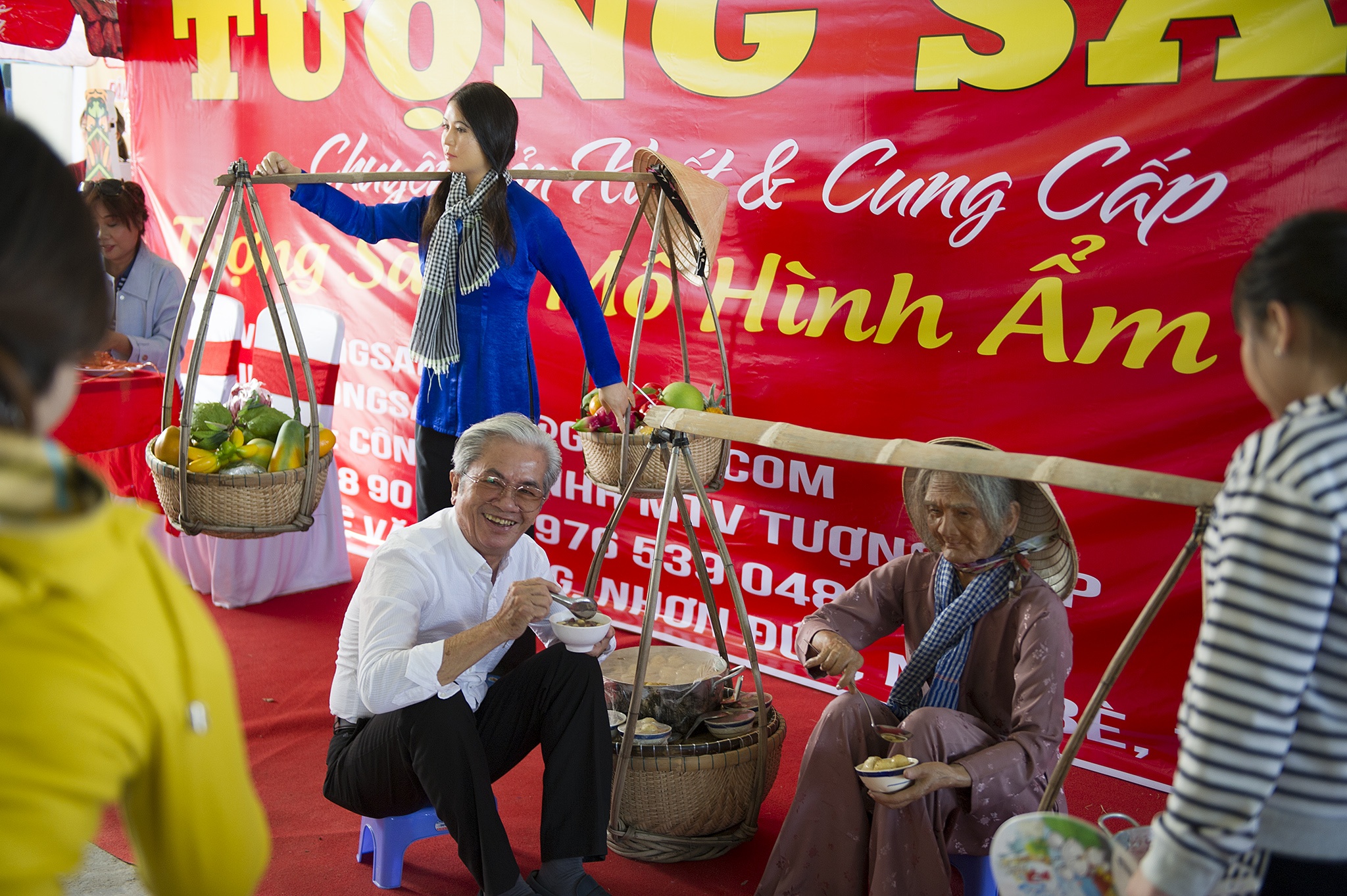 Nhieu nguoi mien Tay anh 11