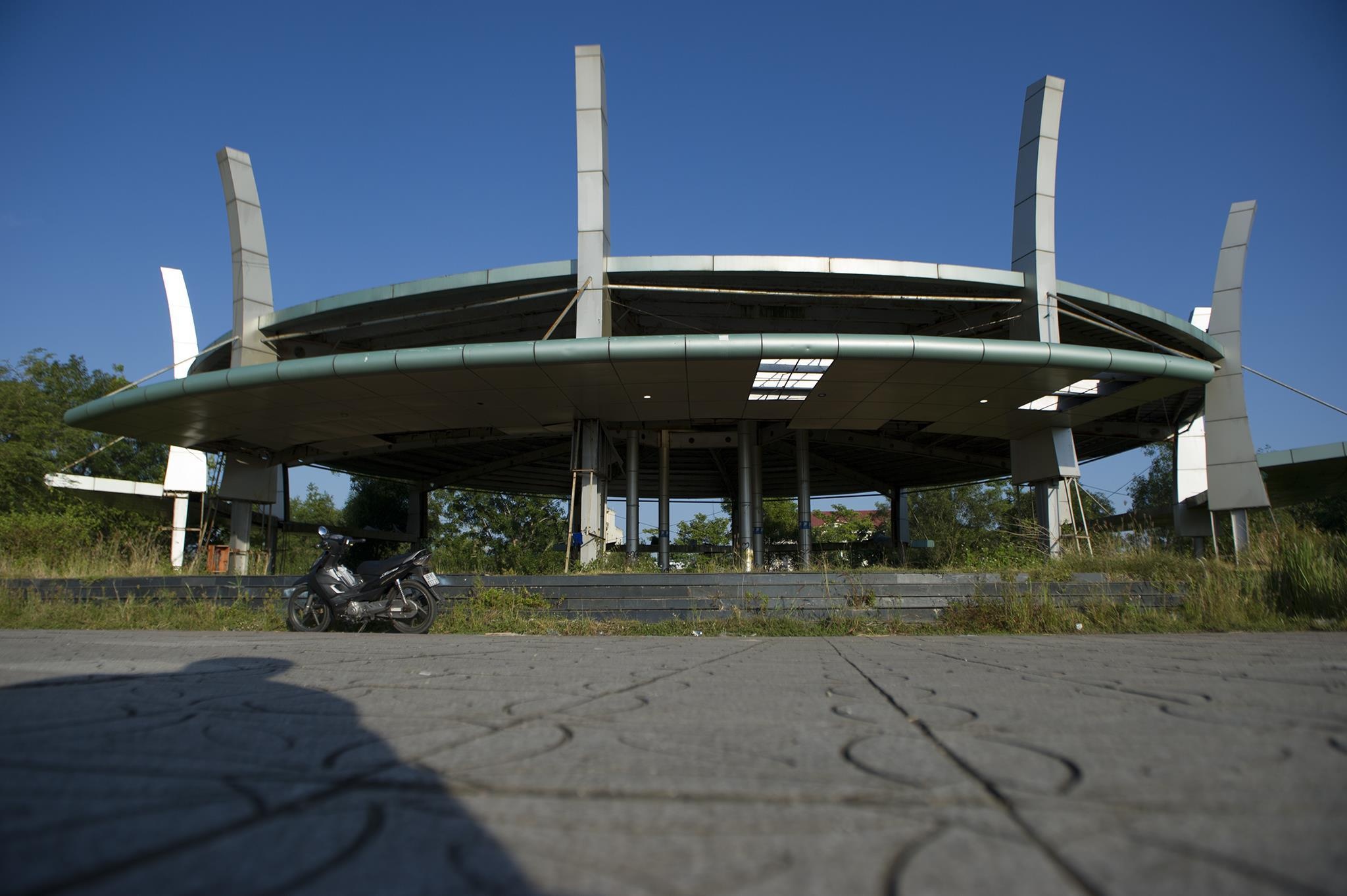 Nha trien lam 40 ty bi bo hoang hinh anh