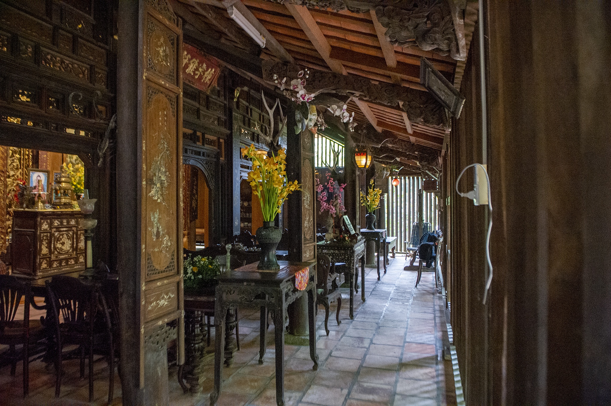 Ngoi nha co doc dao gan 200 nam tuoi o mien Tay anh 2