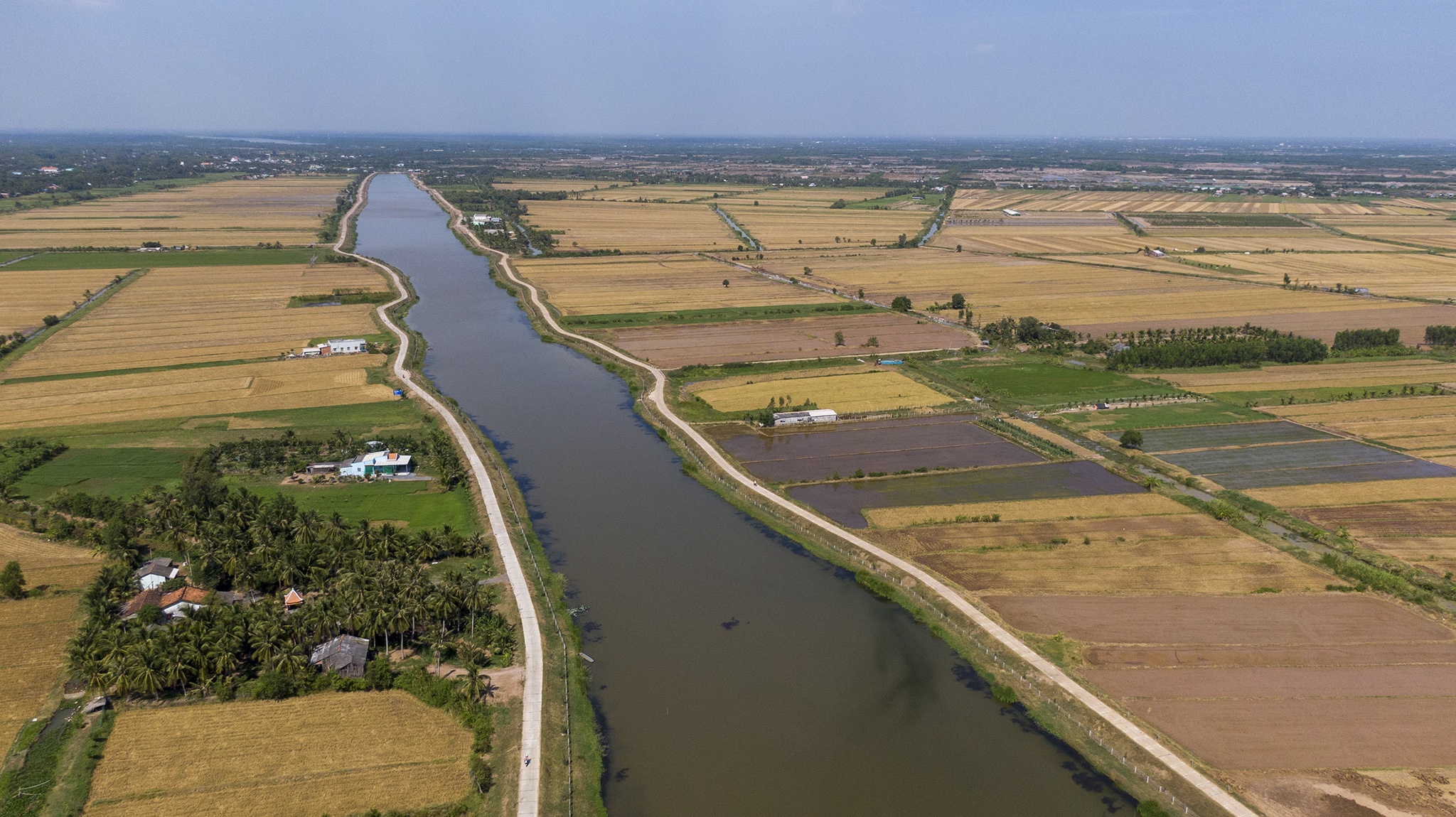 Ho nuoc ngot lon nhat mien Tay giup dan ung pho han man anh 1