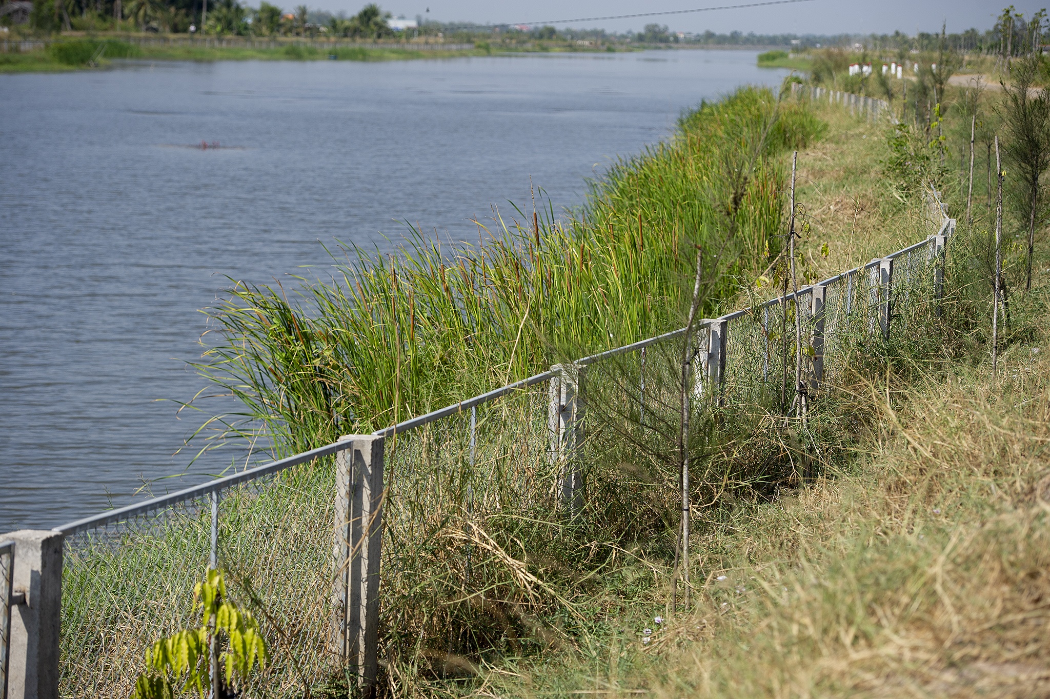 Ho nuoc ngot lon nhat mien Tay giup dan ung pho han man anh 10