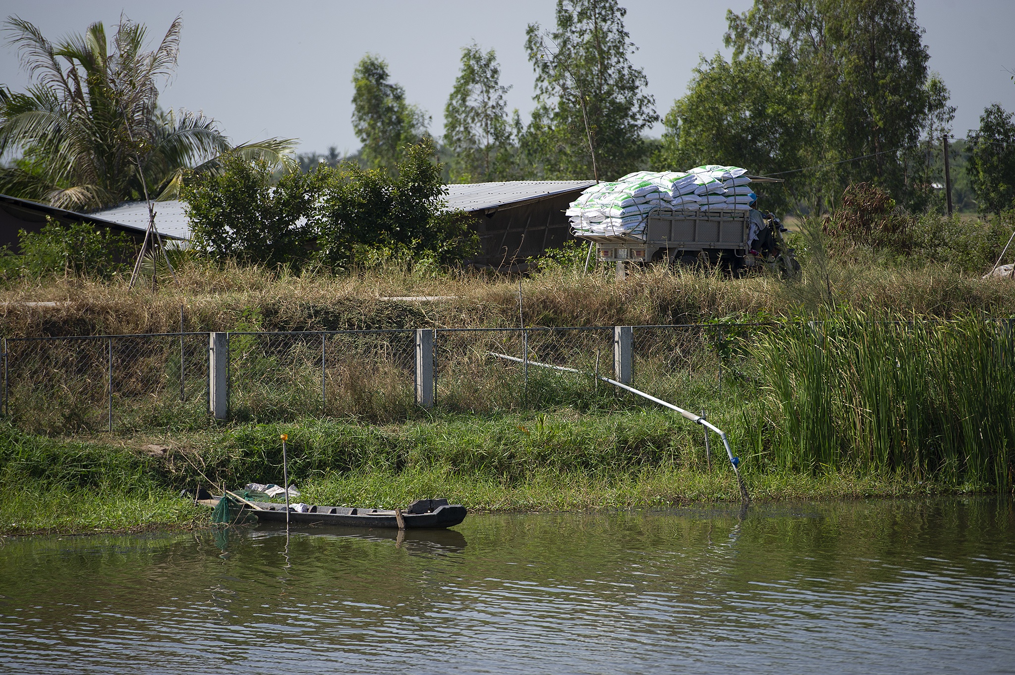 Ho nuoc ngot lon nhat mien Tay giup dan ung pho han man anh 5