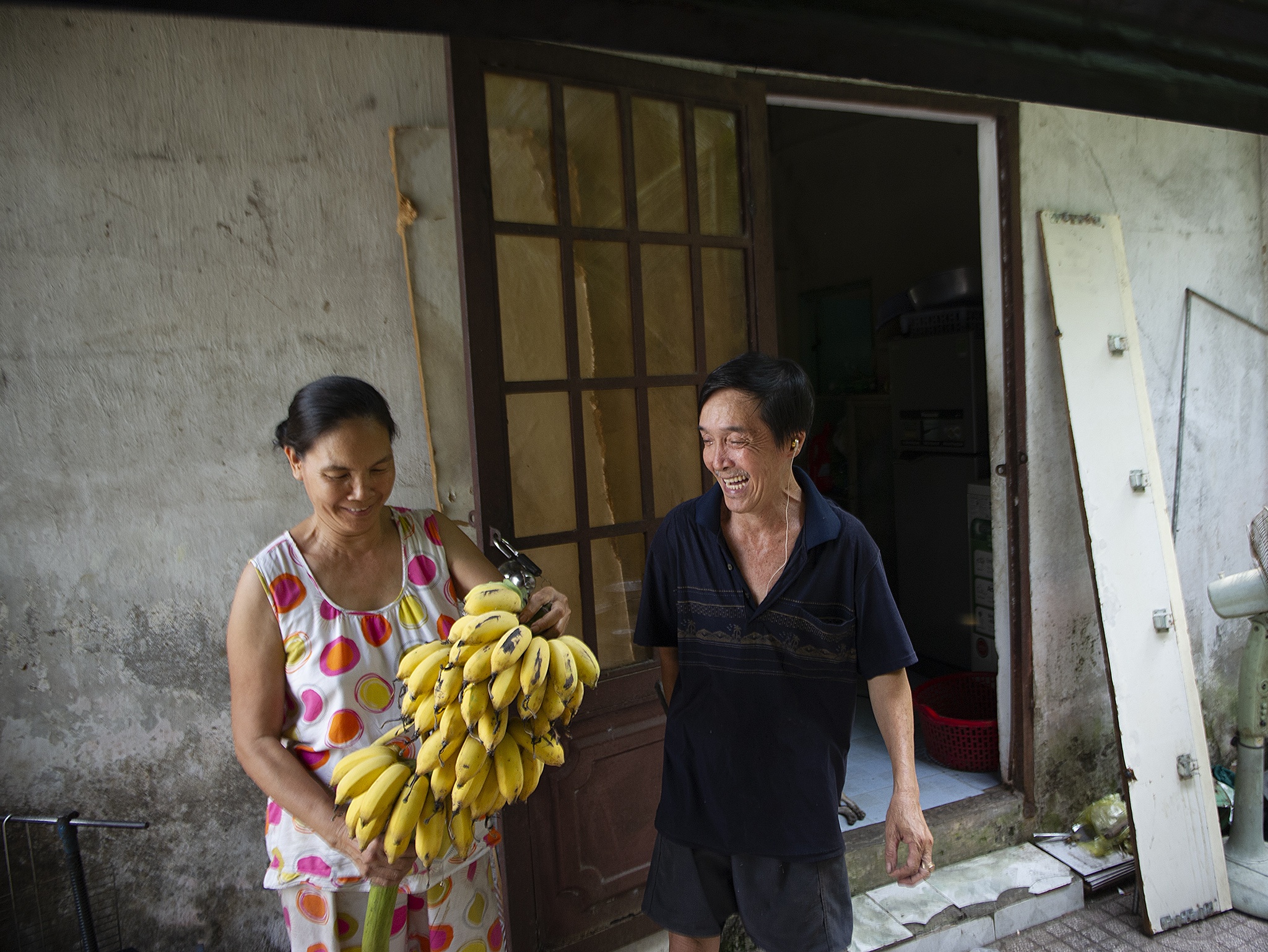 Mot gia dinh mien Tay goi banh tet khong nghi Tet anh 7